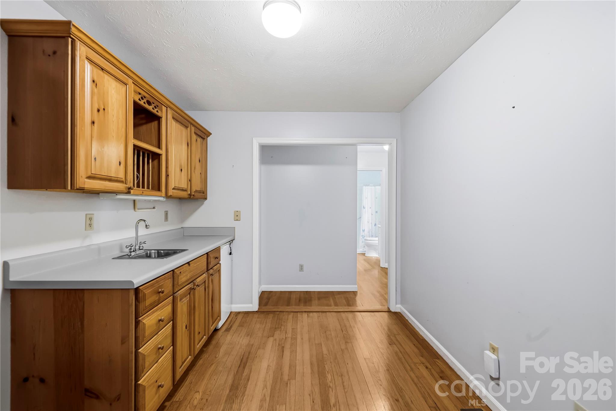 421 Comet Drive — Hendersonville