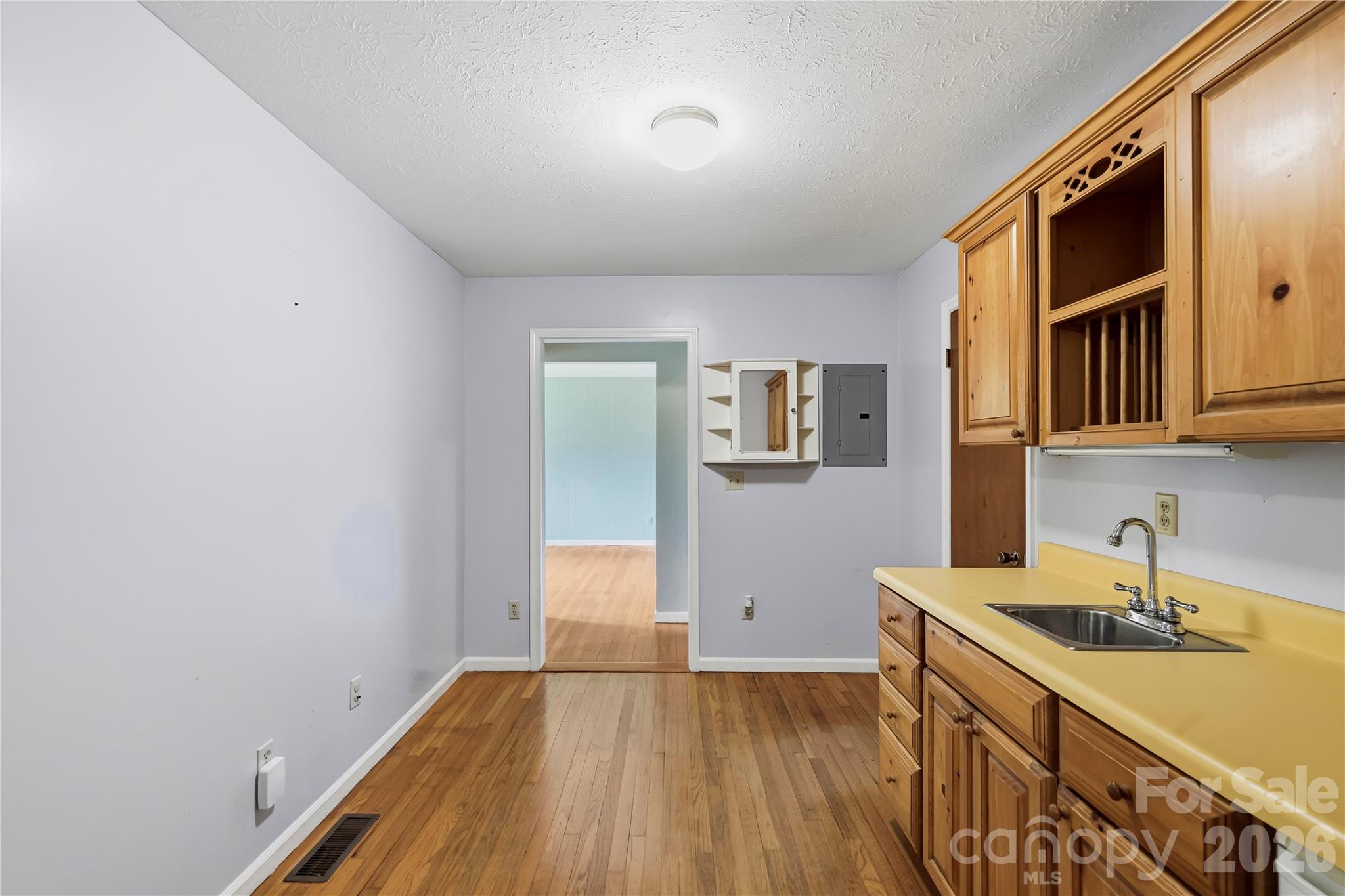 421 Comet Drive — Hendersonville