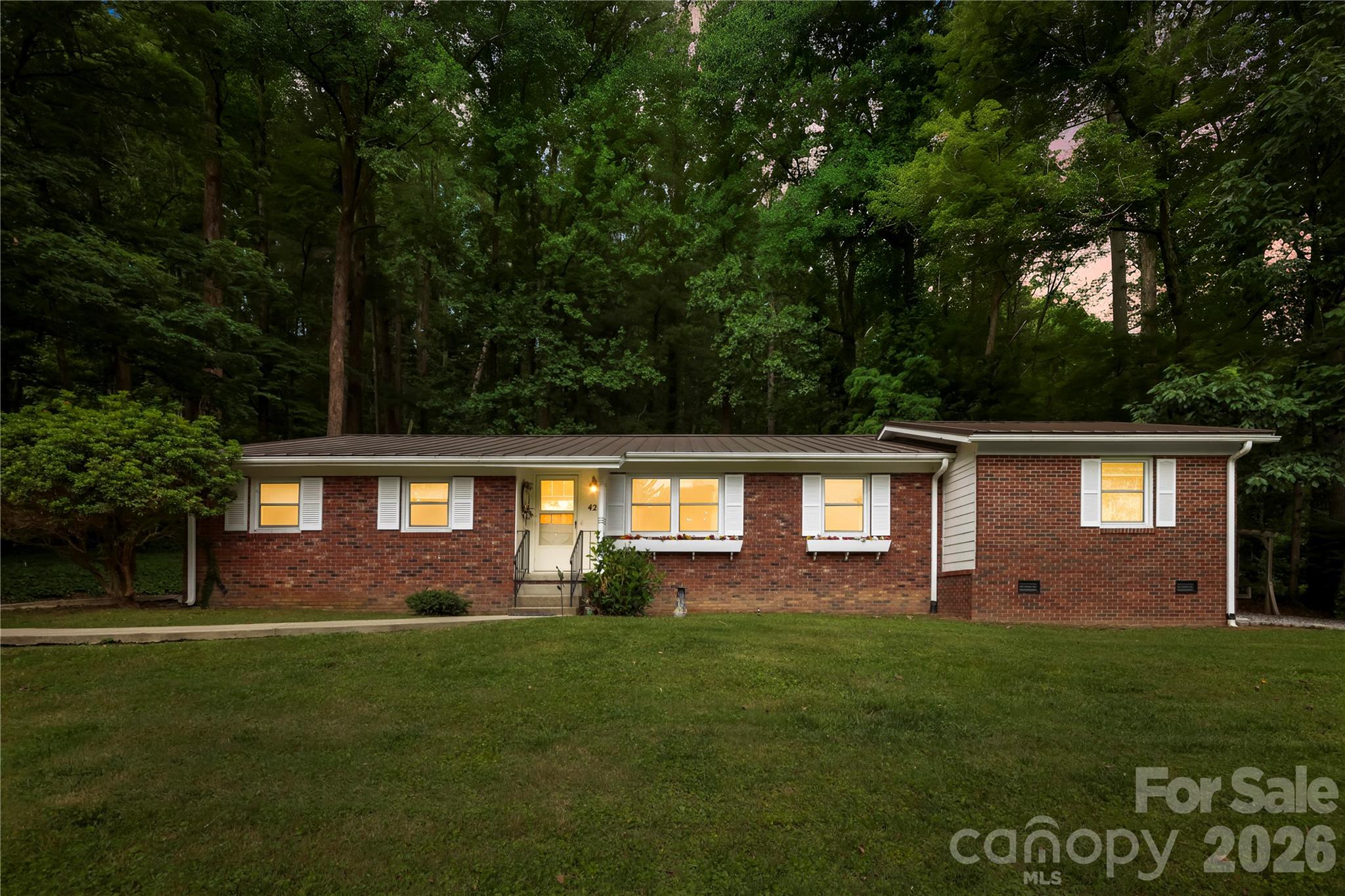 421 Comet Drive — Hendersonville