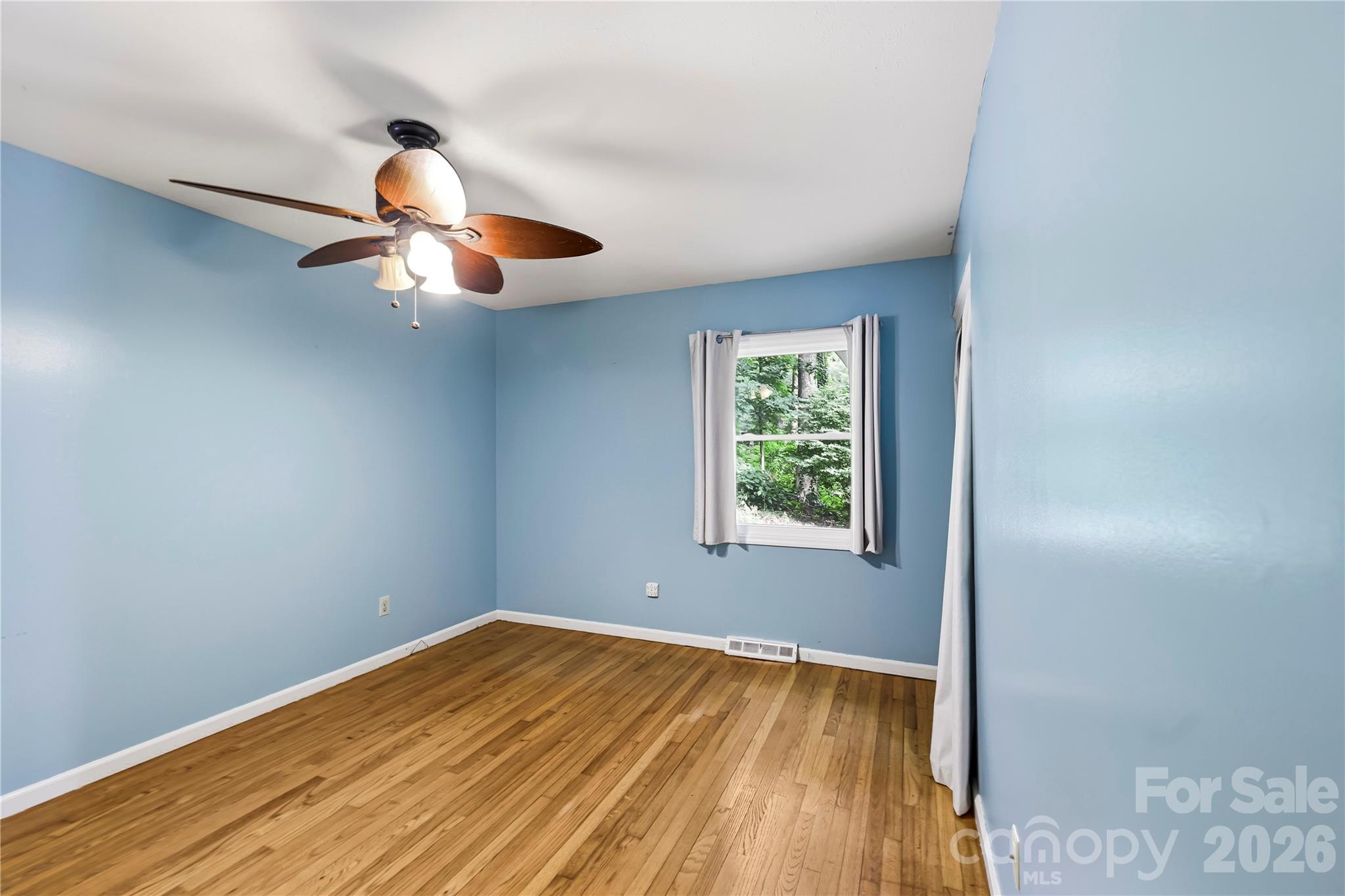 421 Comet Drive — Hendersonville