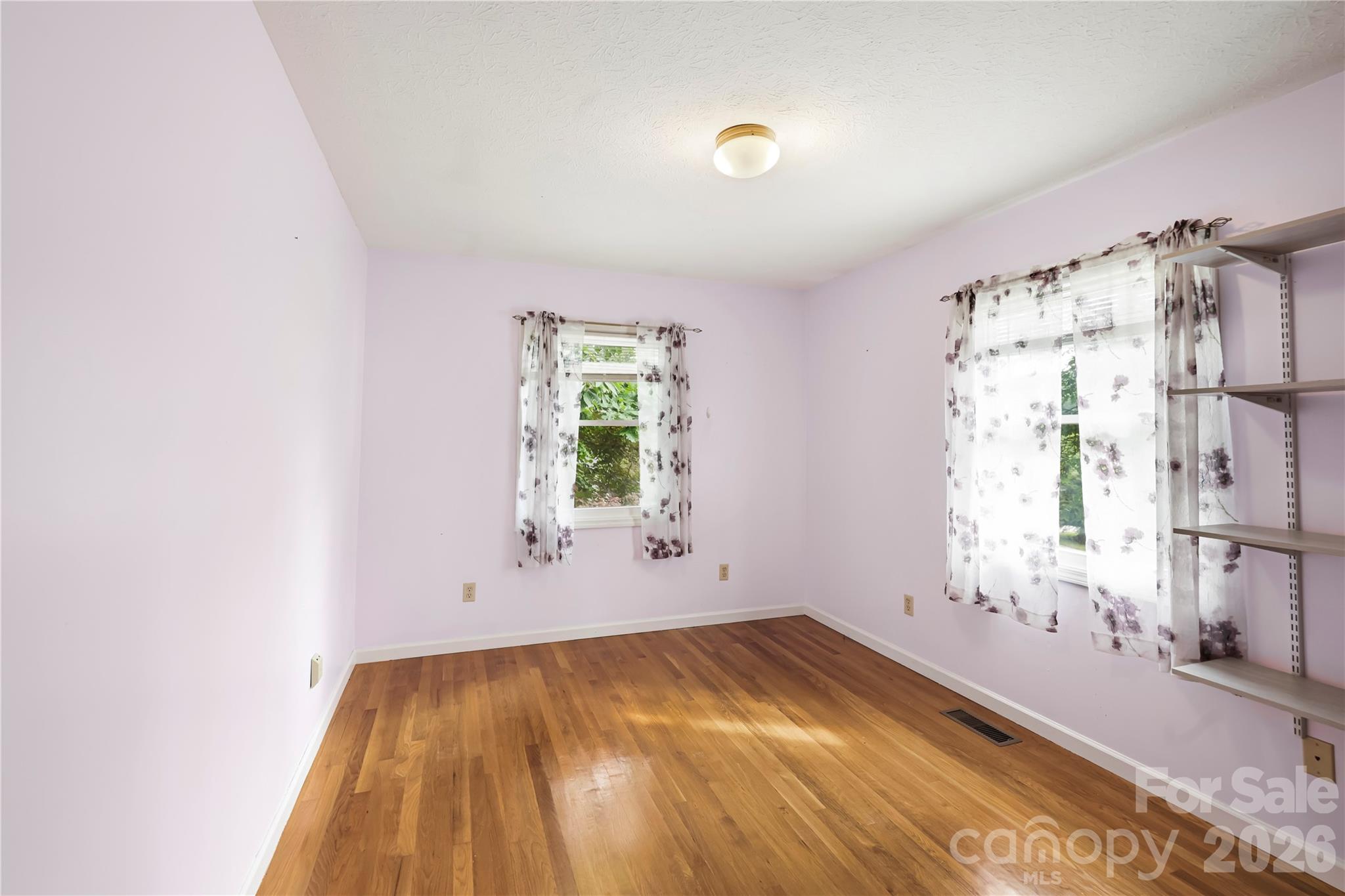 421 Comet Drive — Hendersonville