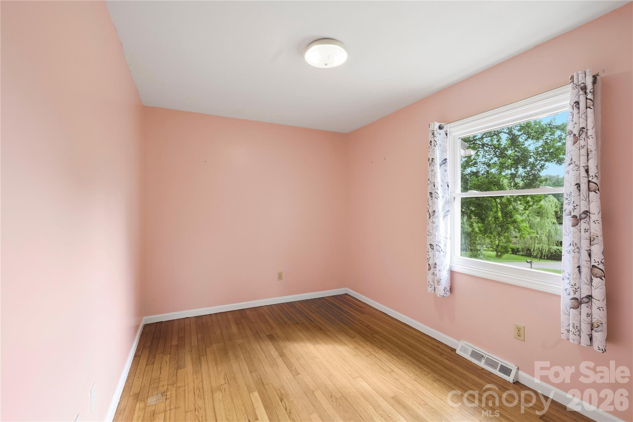 421 Comet Drive — Hendersonville