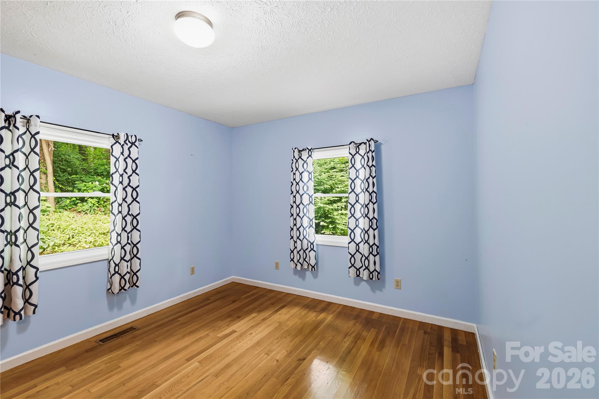 421 Comet Drive — Hendersonville