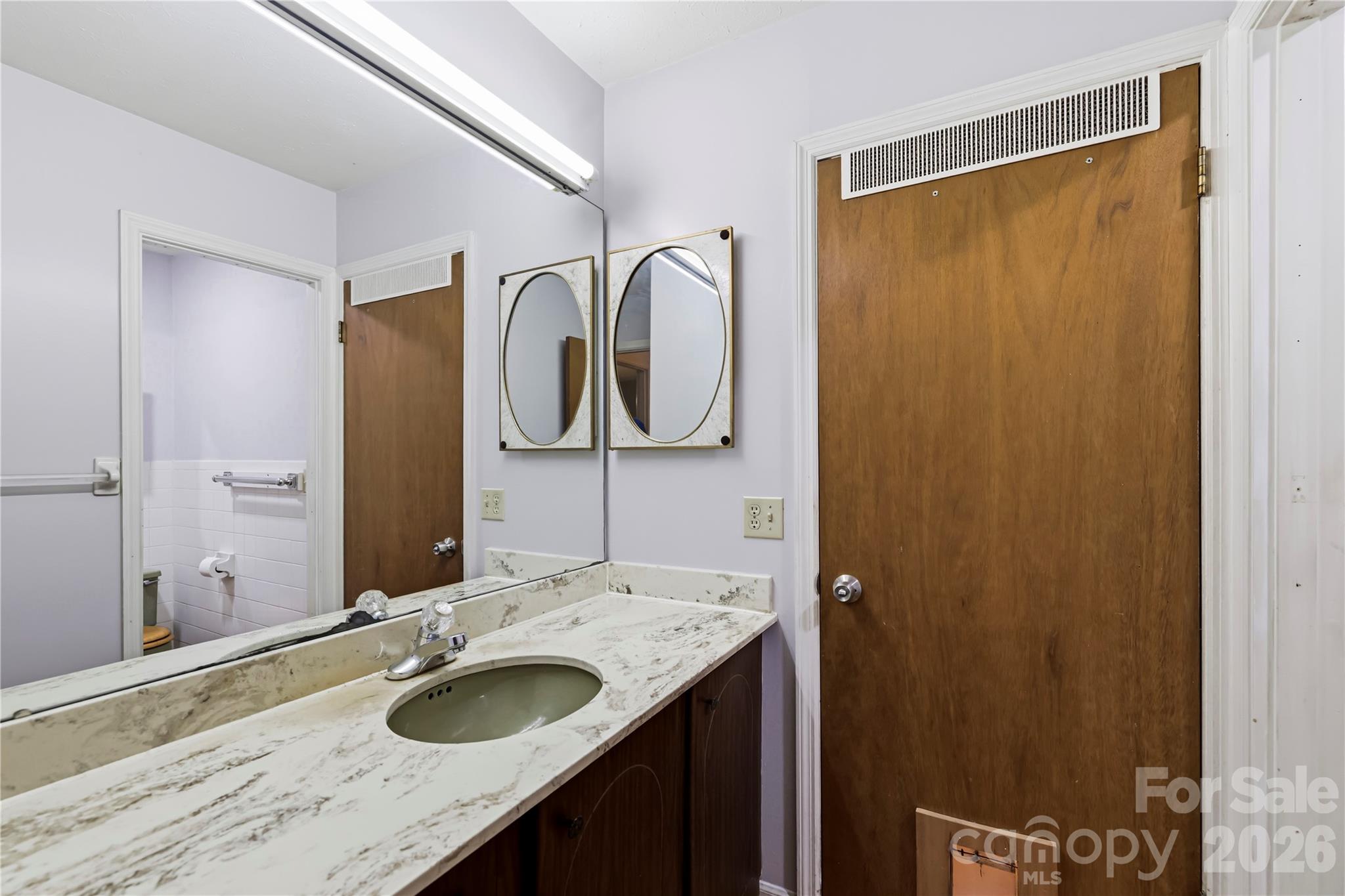 421 Comet Drive — Hendersonville