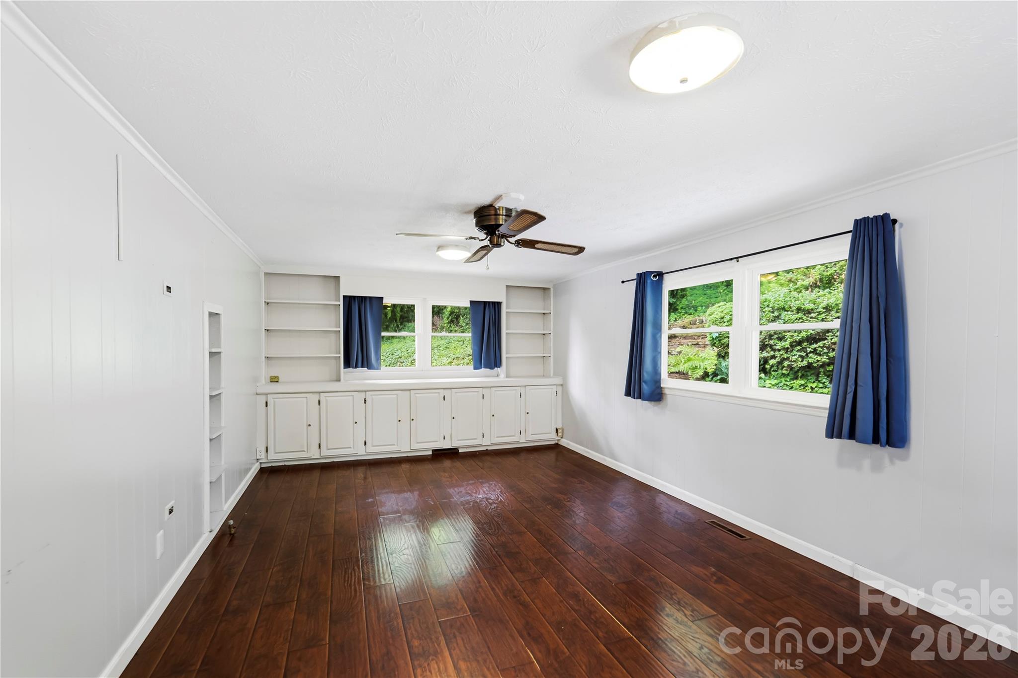 421 Comet Drive — Hendersonville