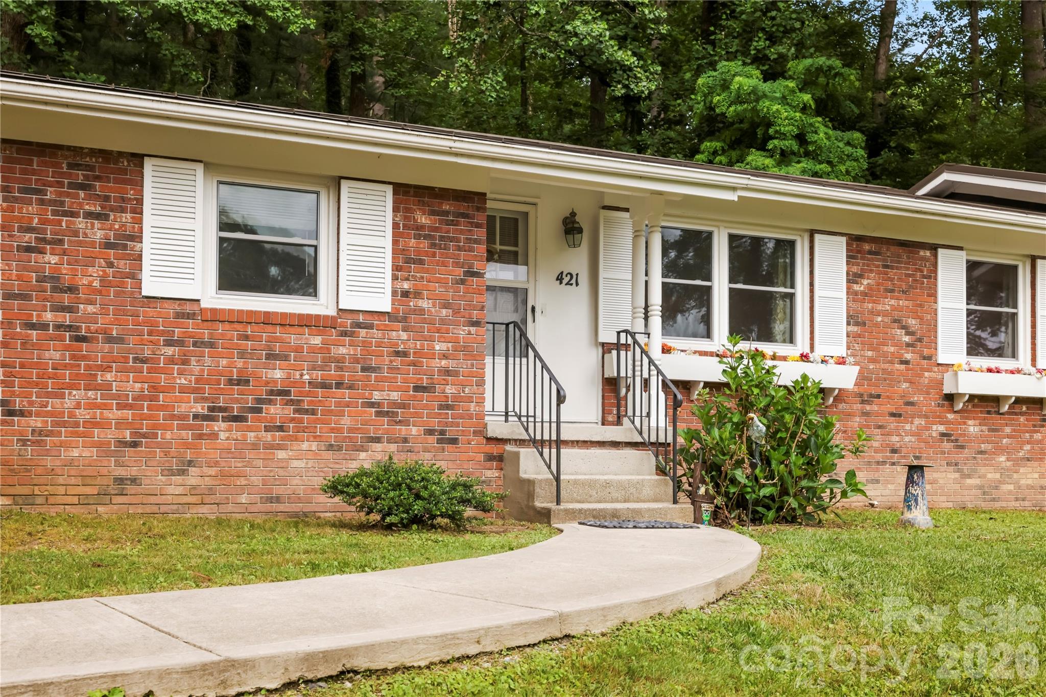 421 Comet Drive — Hendersonville