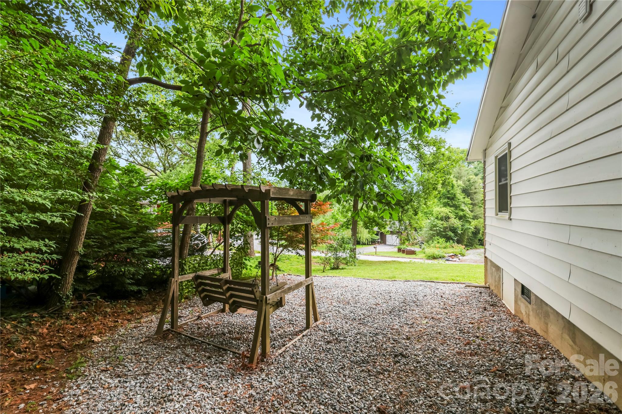 421 Comet Drive — Hendersonville