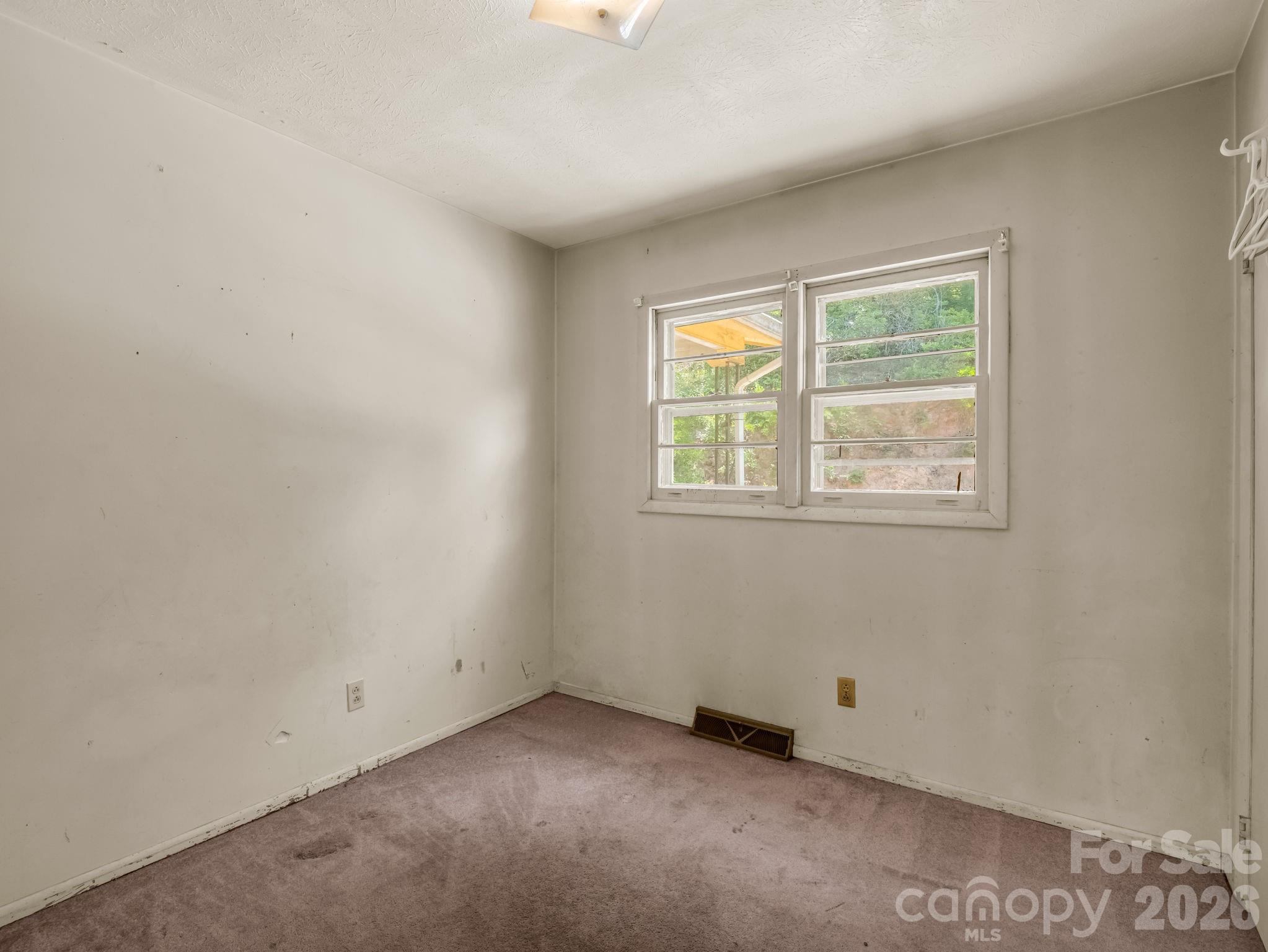 135 Jordan Road — Swannanoa