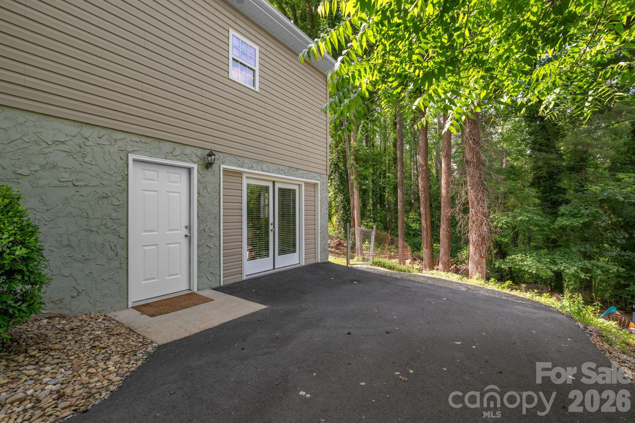 163 Longview Drive — Hendersonville