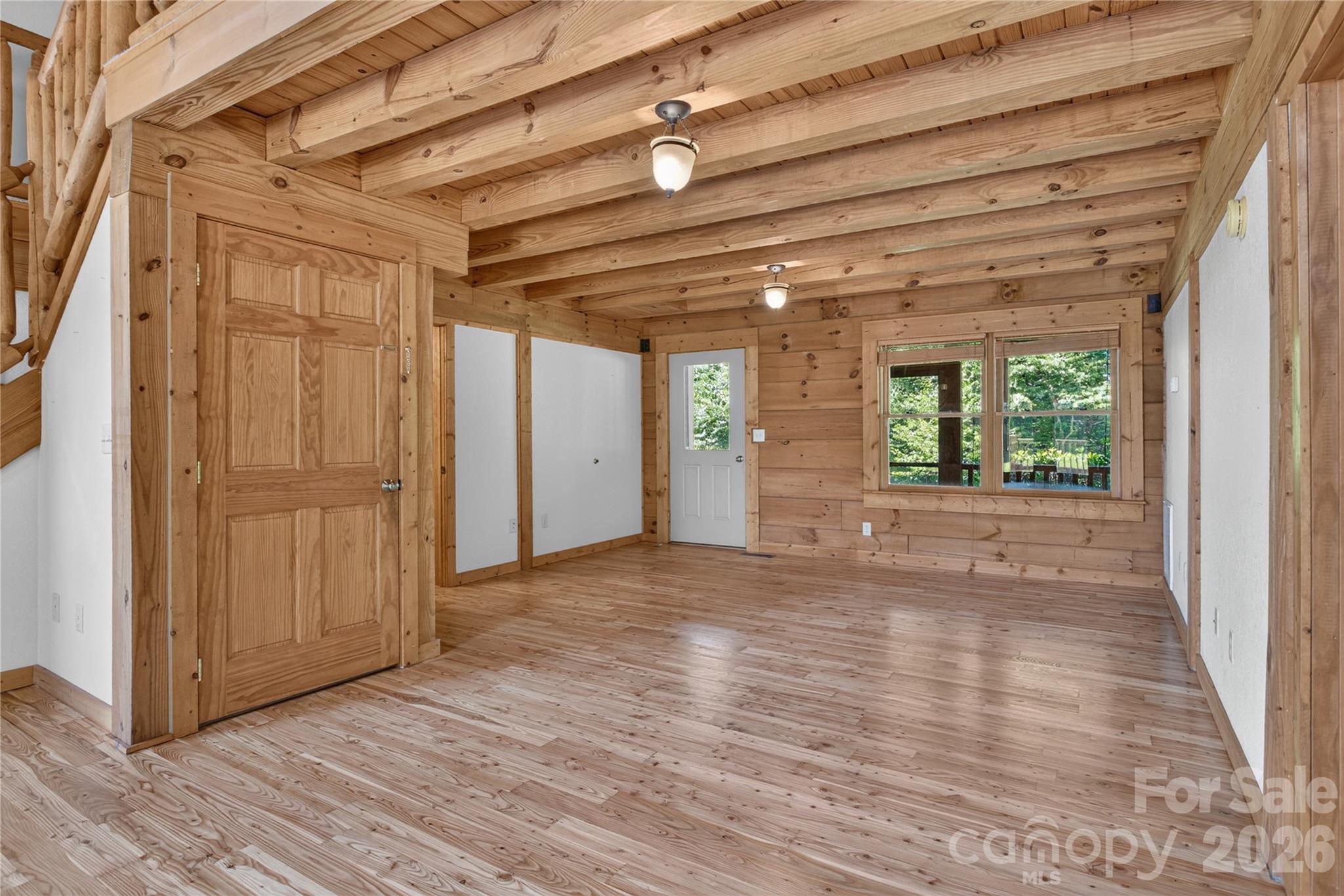 335 Whites Lake Boulevard — Saluda