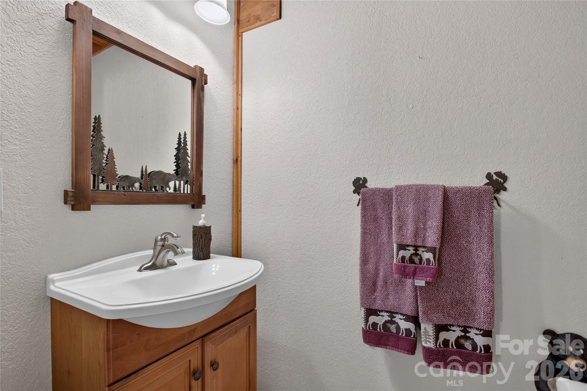335 Whites Lake Boulevard — Saluda