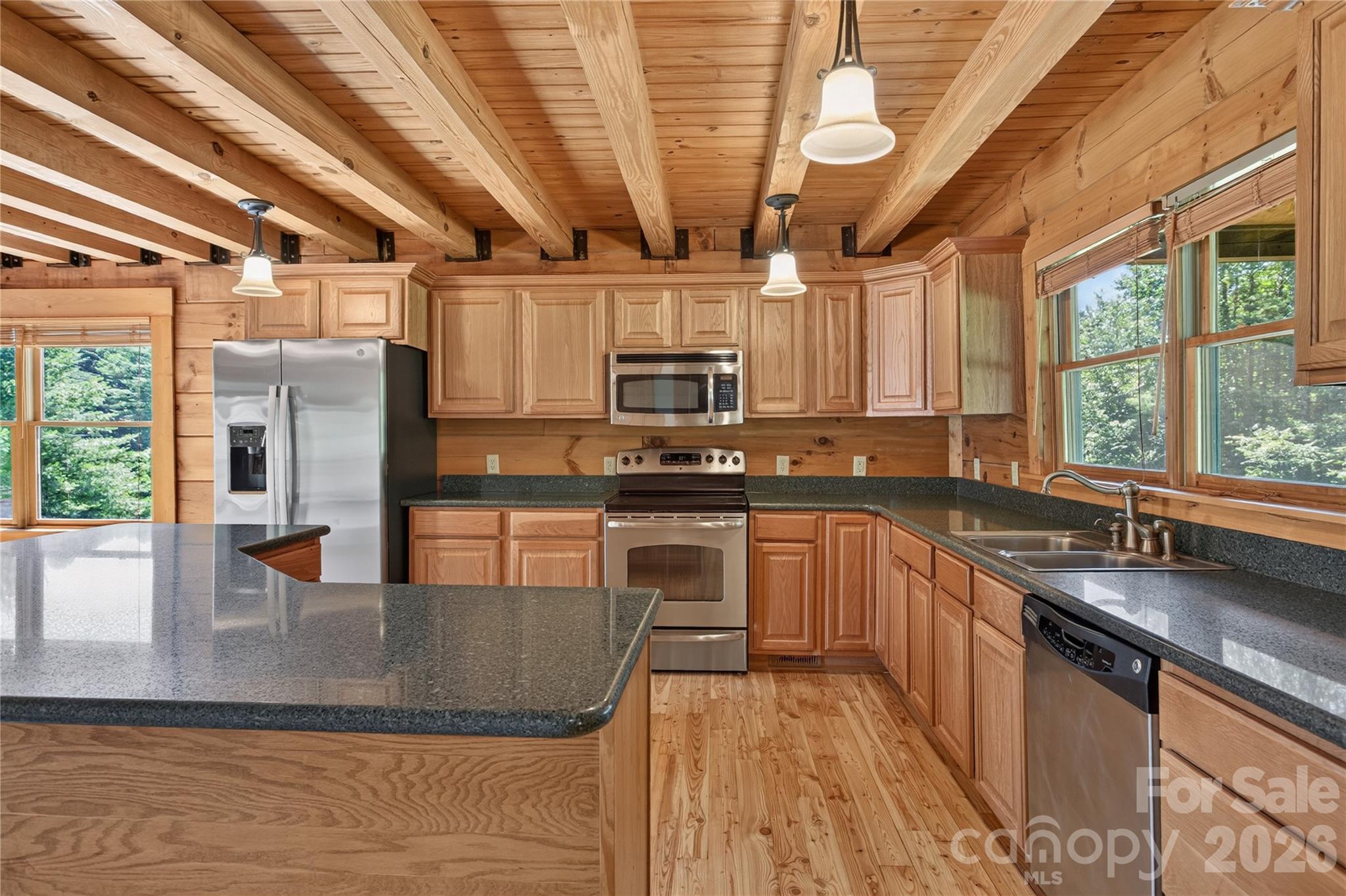 335 Whites Lake Boulevard — Saluda