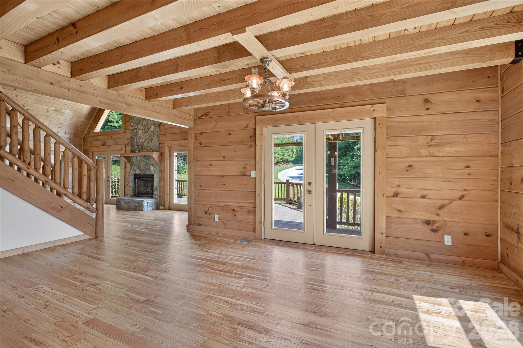 335 Whites Lake Boulevard — Saluda