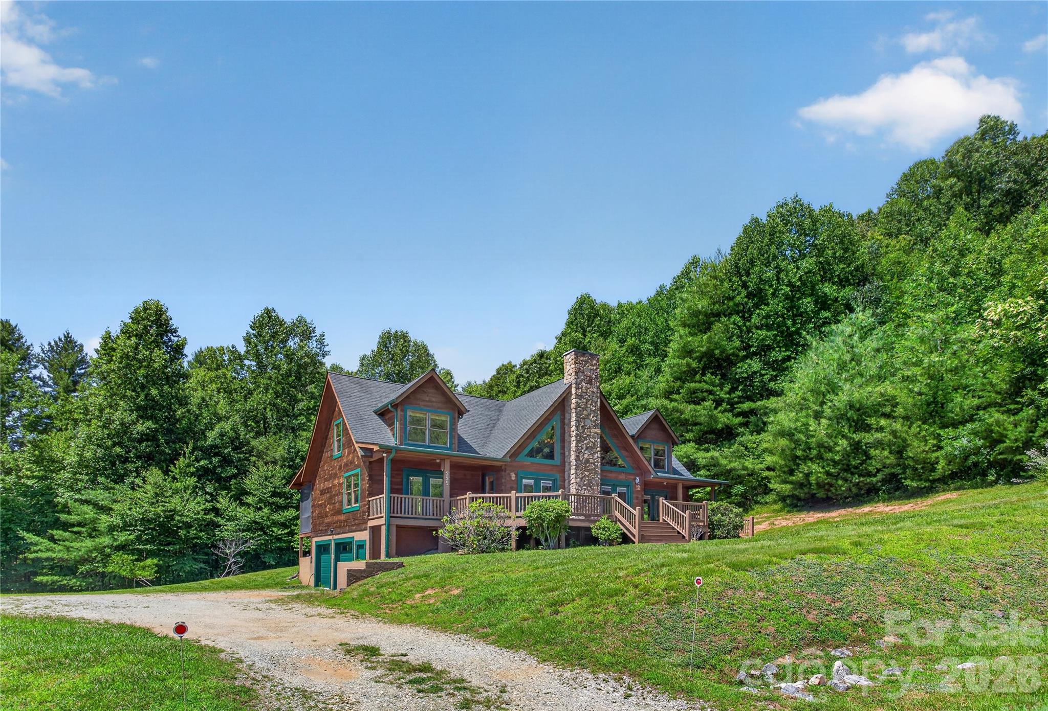 335 Whites Lake Boulevard — Saluda