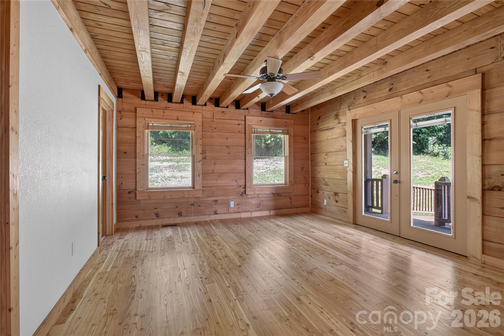 335 Whites Lake Boulevard — Saluda