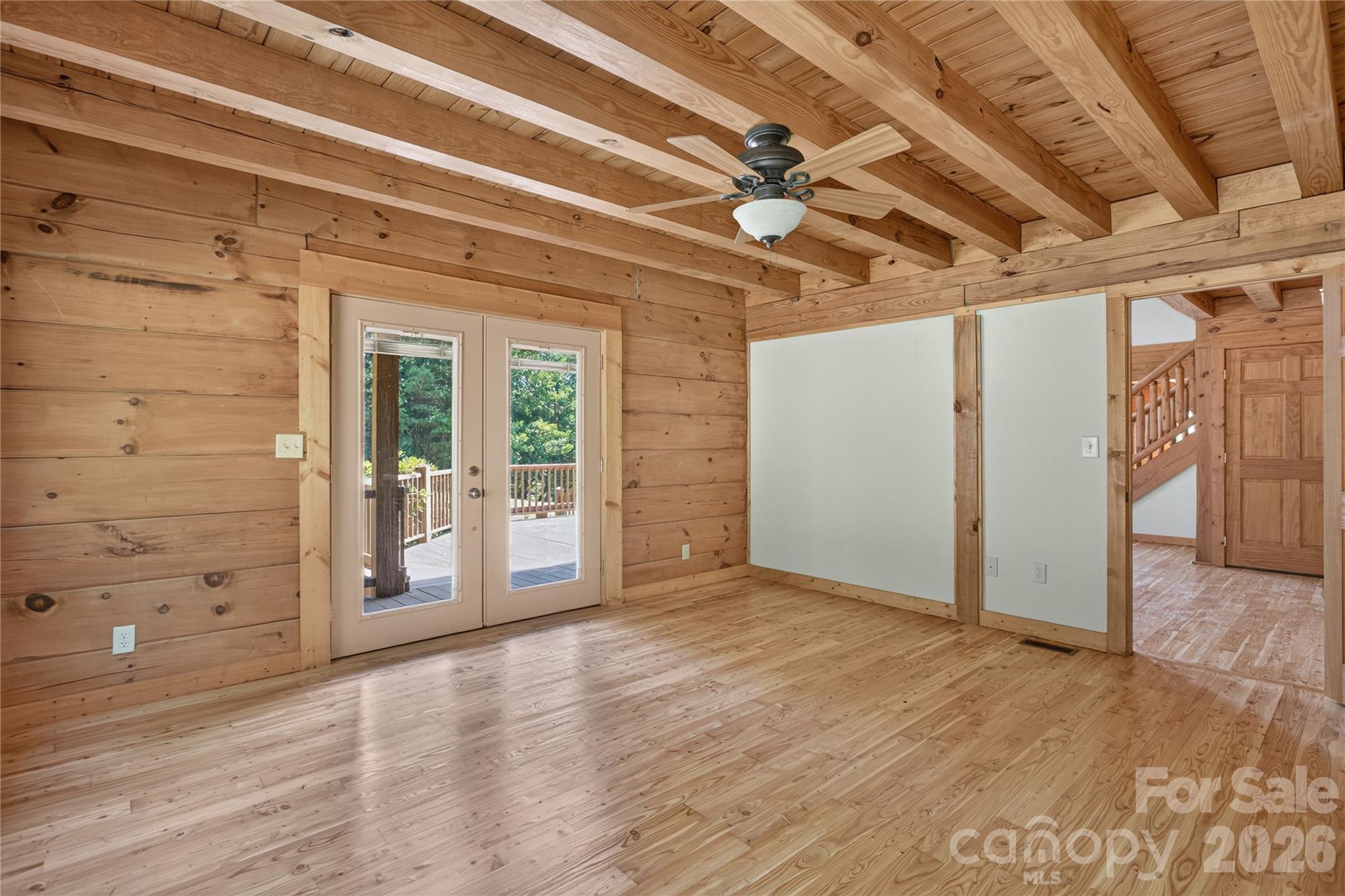 335 Whites Lake Boulevard — Saluda