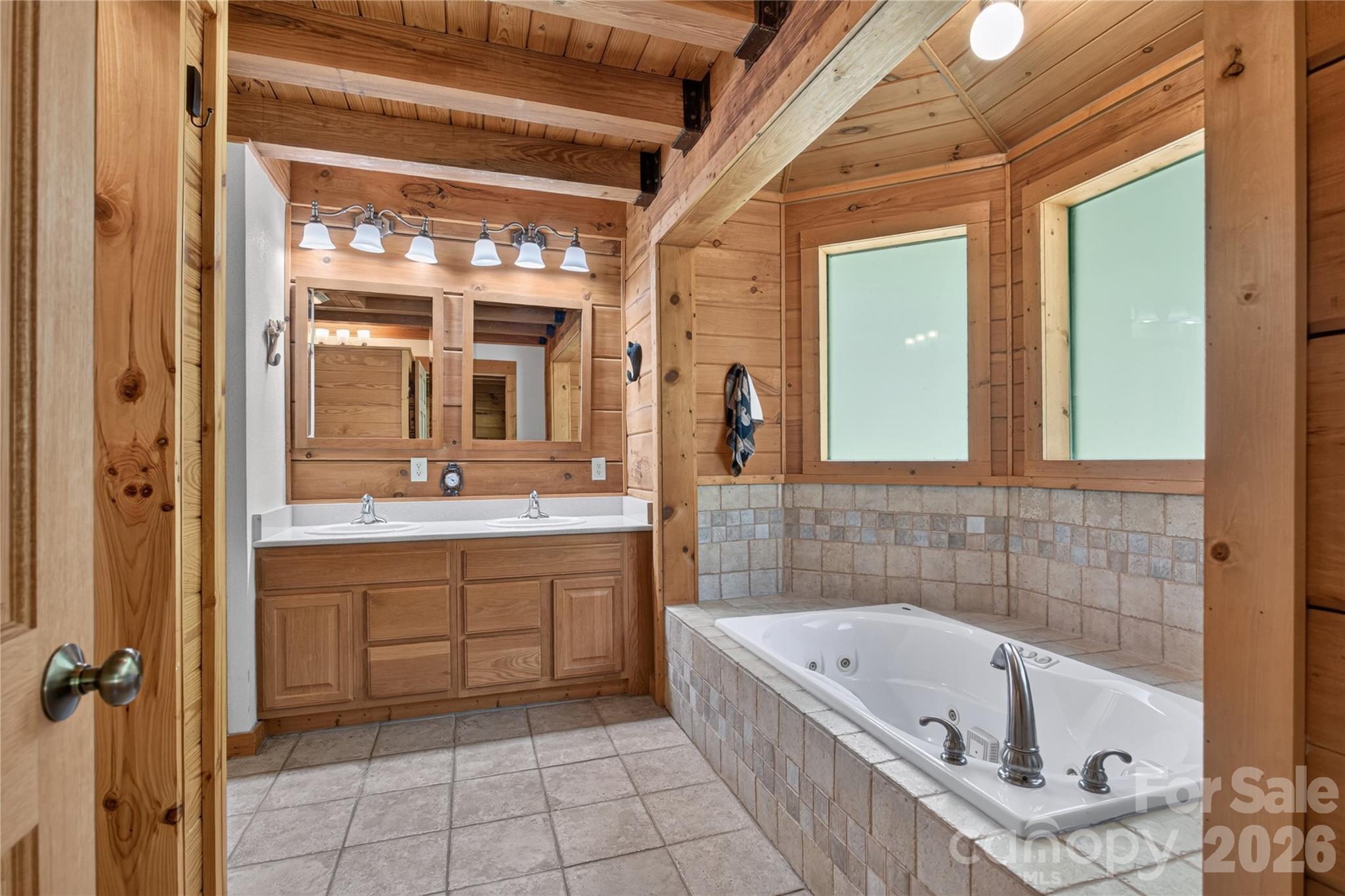 335 Whites Lake Boulevard — Saluda