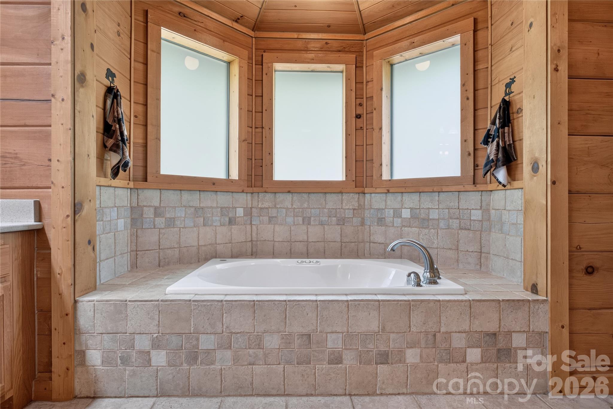 335 Whites Lake Boulevard — Saluda