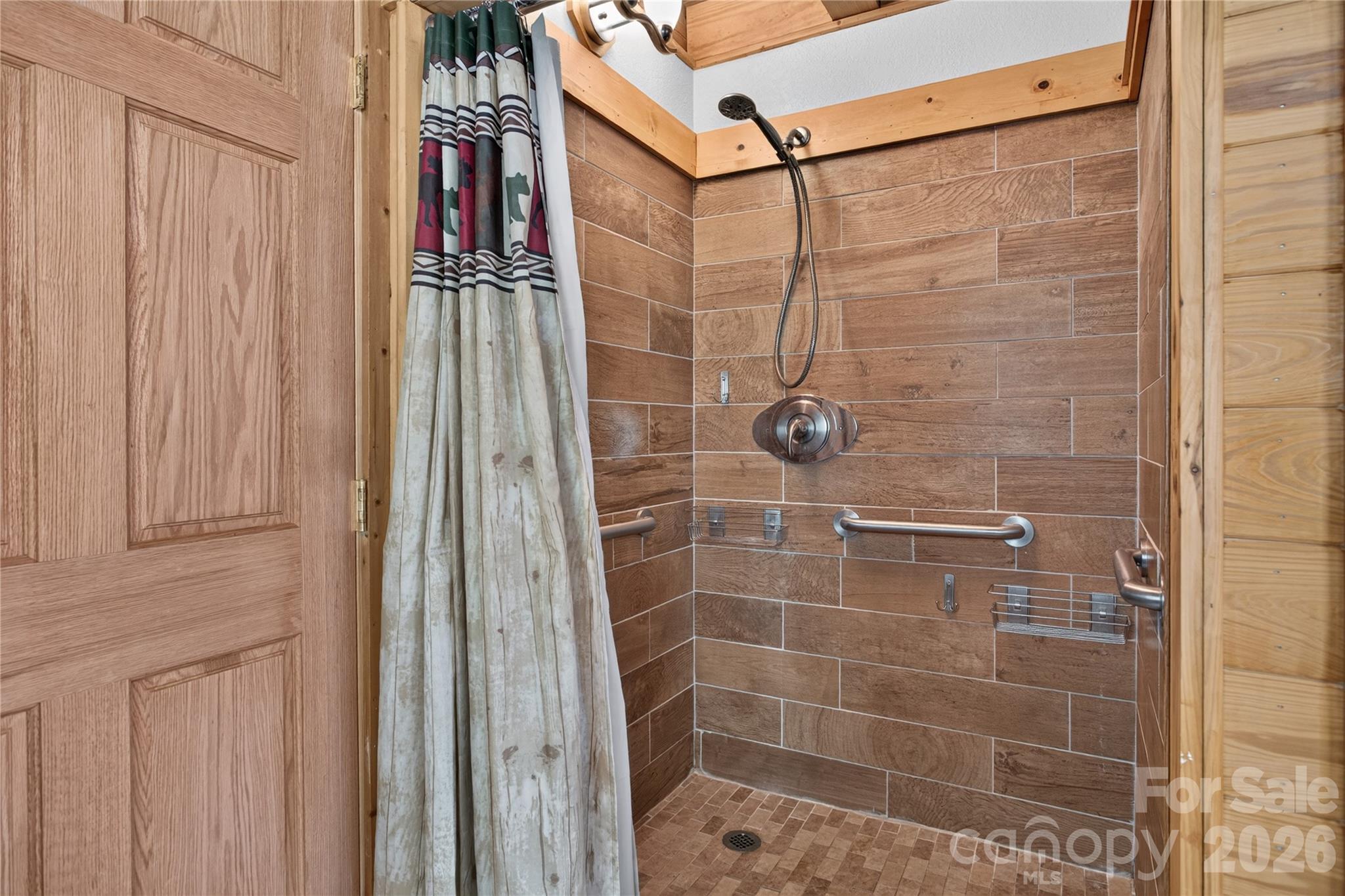 335 Whites Lake Boulevard — Saluda