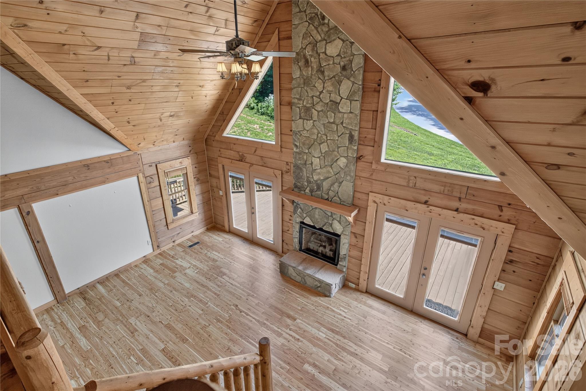 335 Whites Lake Boulevard — Saluda