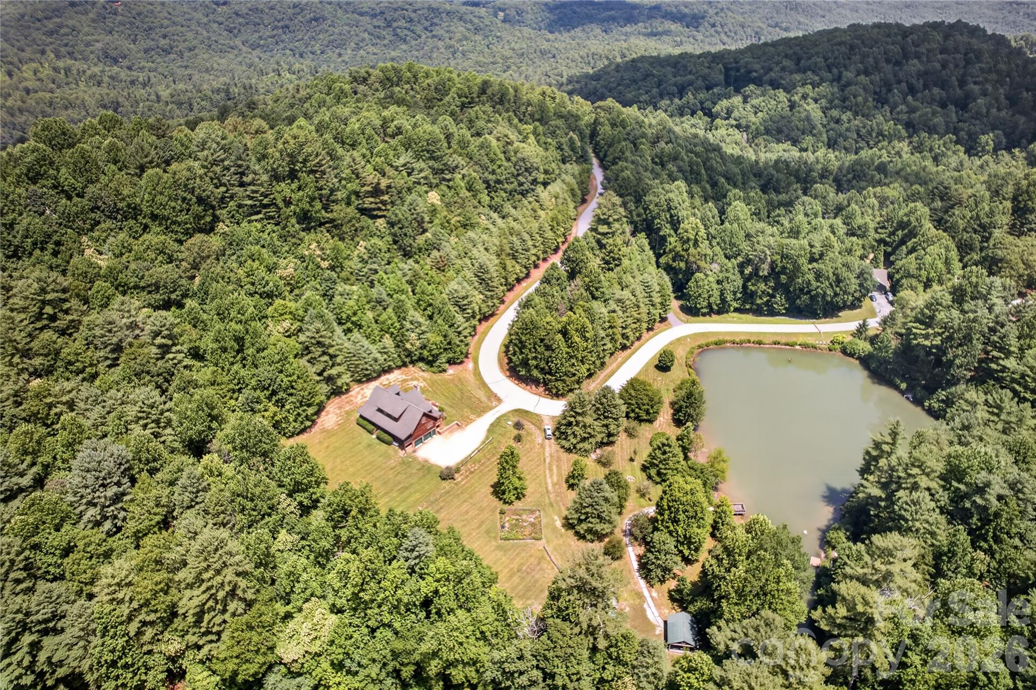 335 Whites Lake Boulevard — Saluda