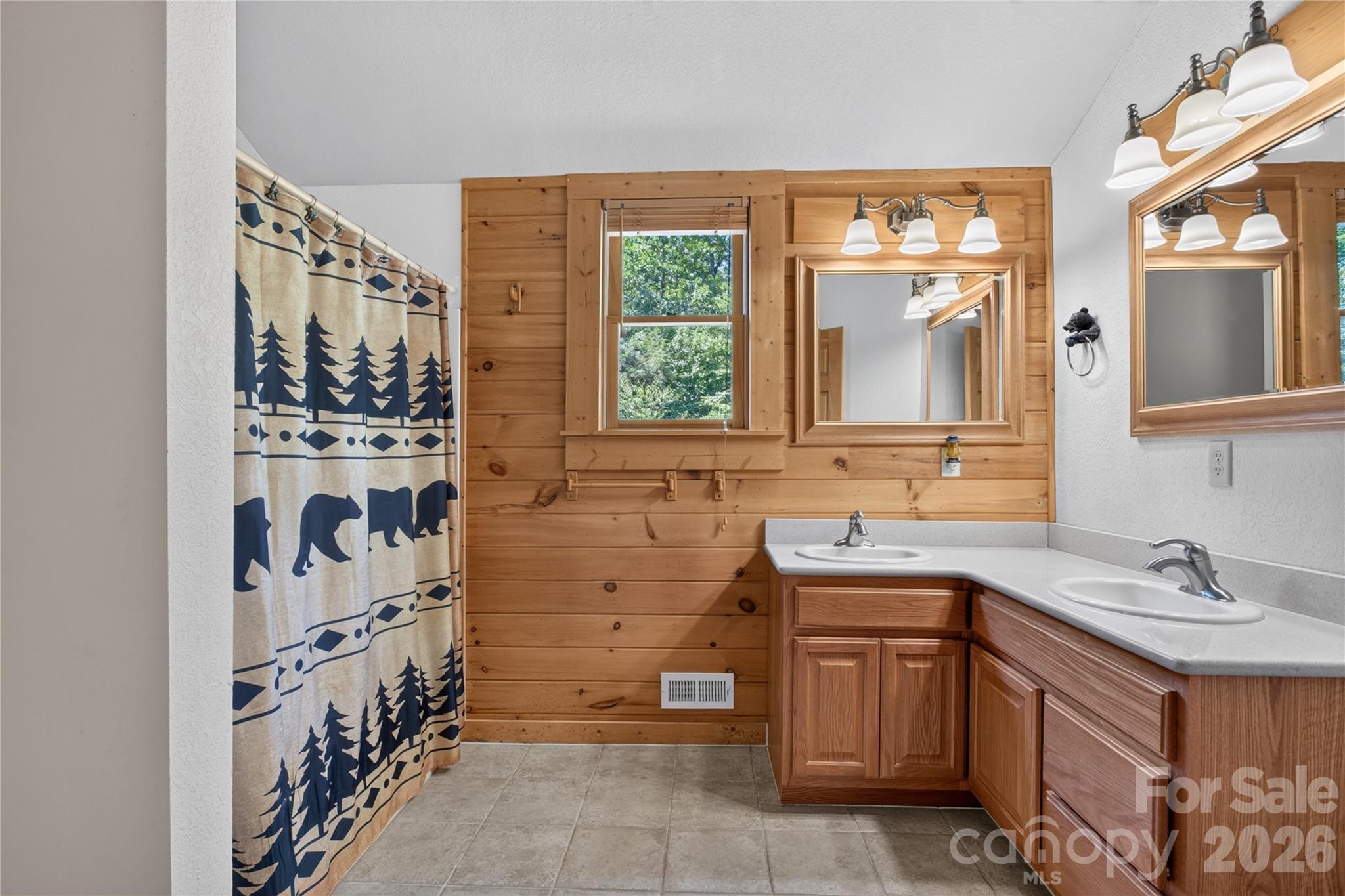 335 Whites Lake Boulevard — Saluda