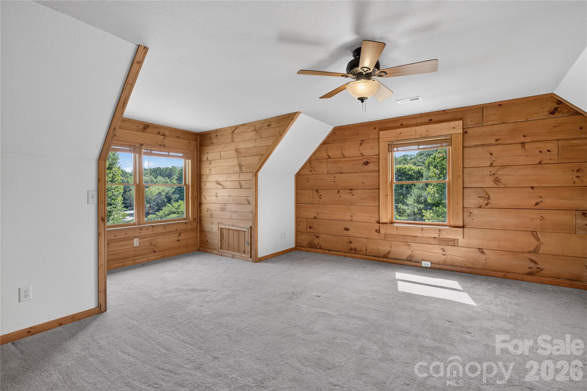 335 Whites Lake Boulevard — Saluda