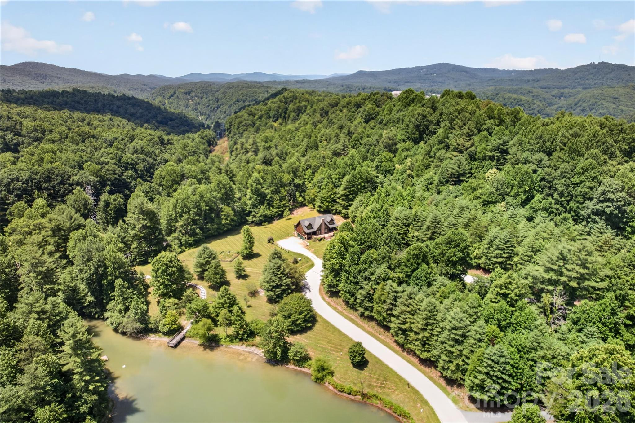 335 Whites Lake Boulevard — Saluda