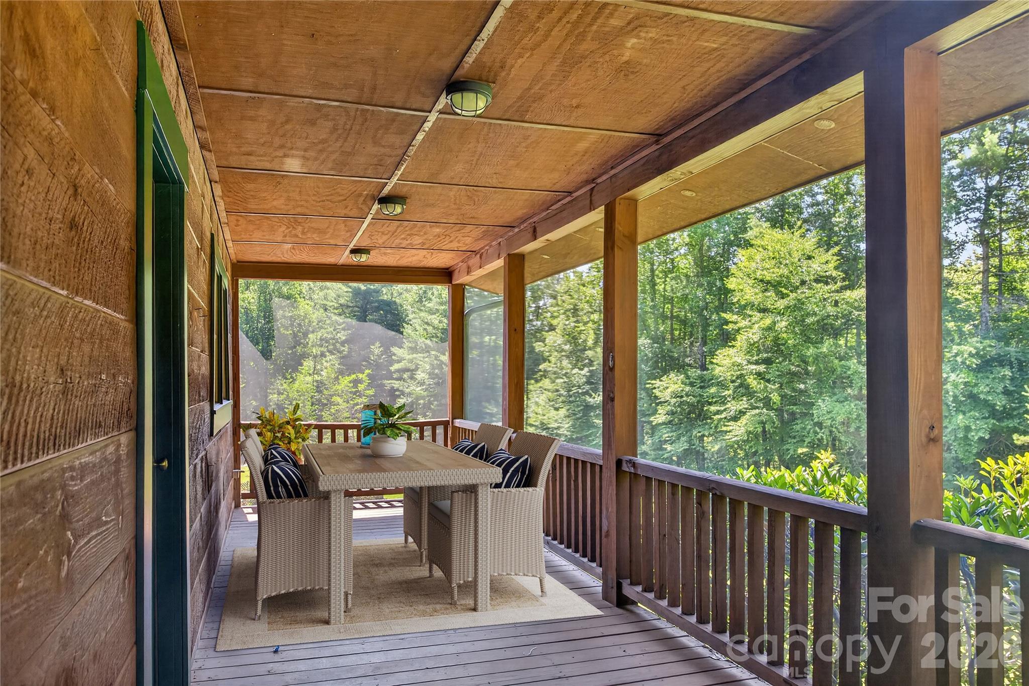 335 Whites Lake Boulevard — Saluda