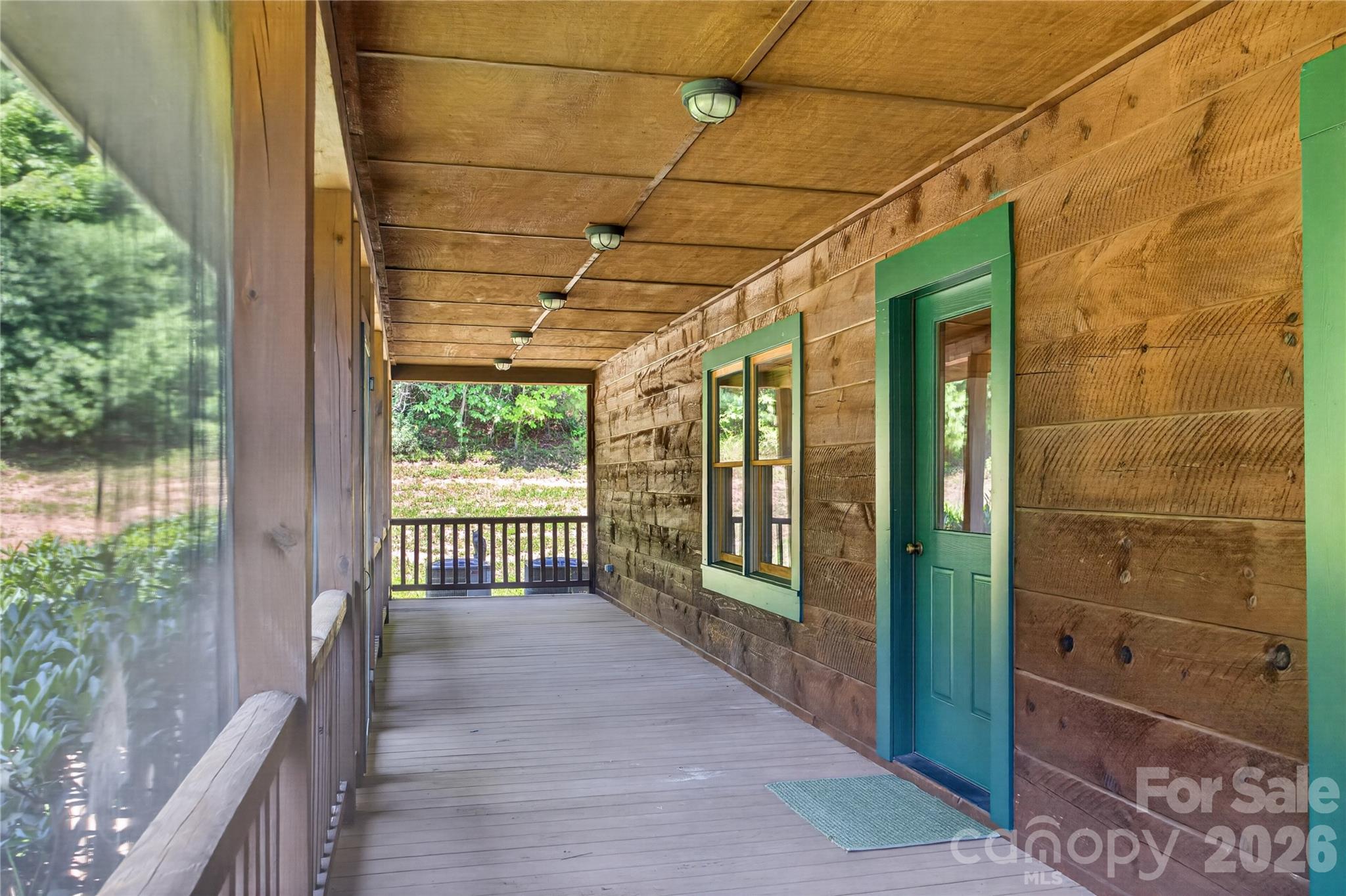 335 Whites Lake Boulevard — Saluda