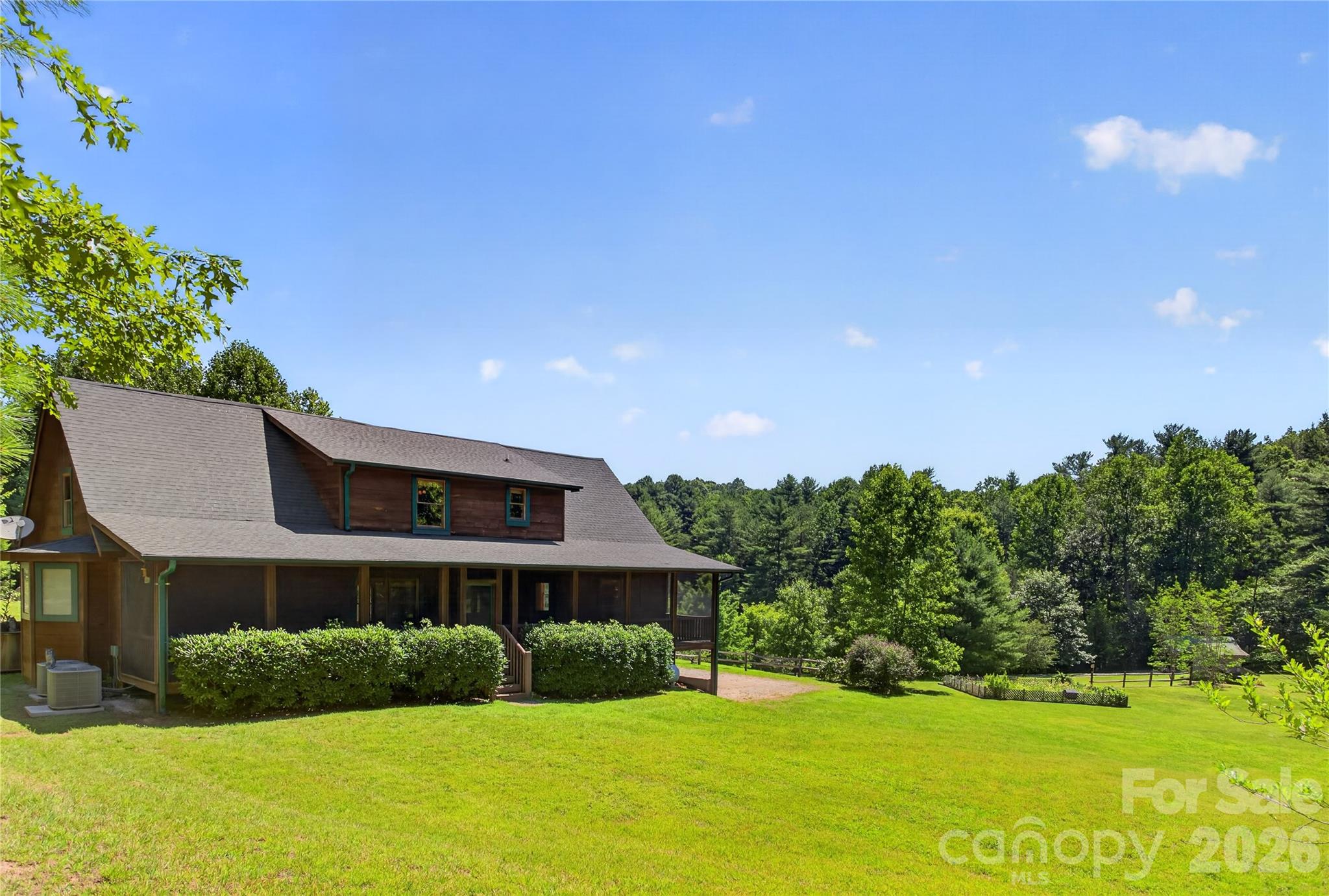 335 Whites Lake Boulevard — Saluda
