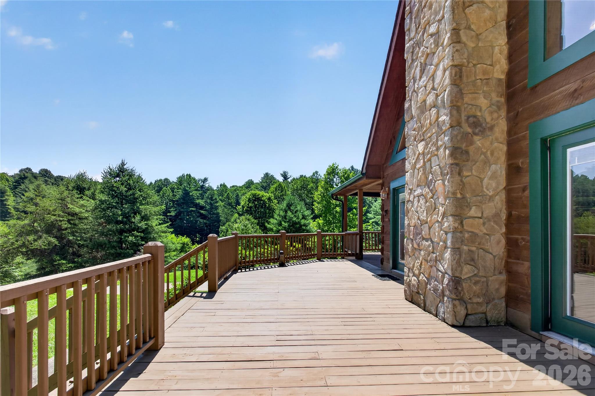 335 Whites Lake Boulevard — Saluda