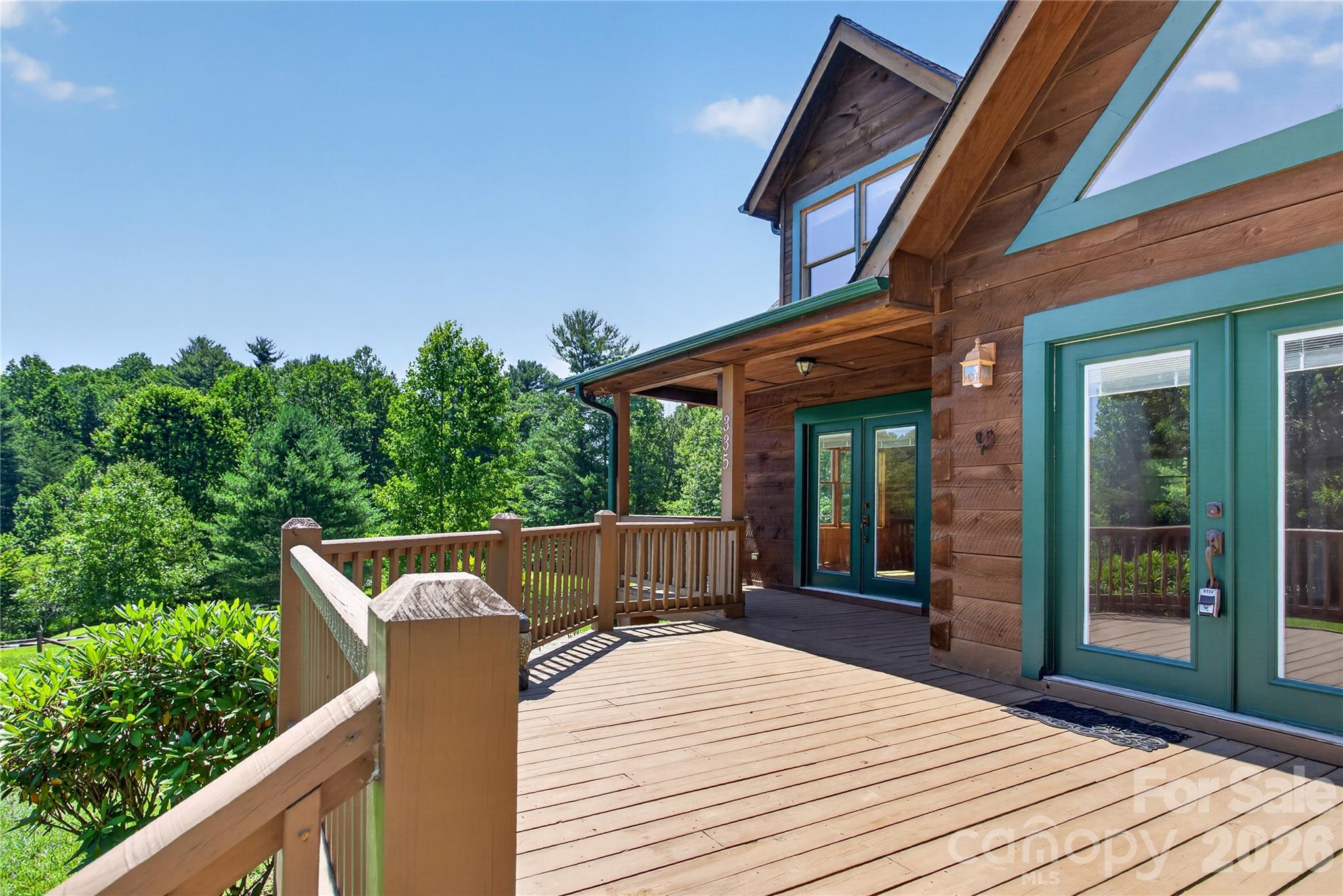 335 Whites Lake Boulevard — Saluda