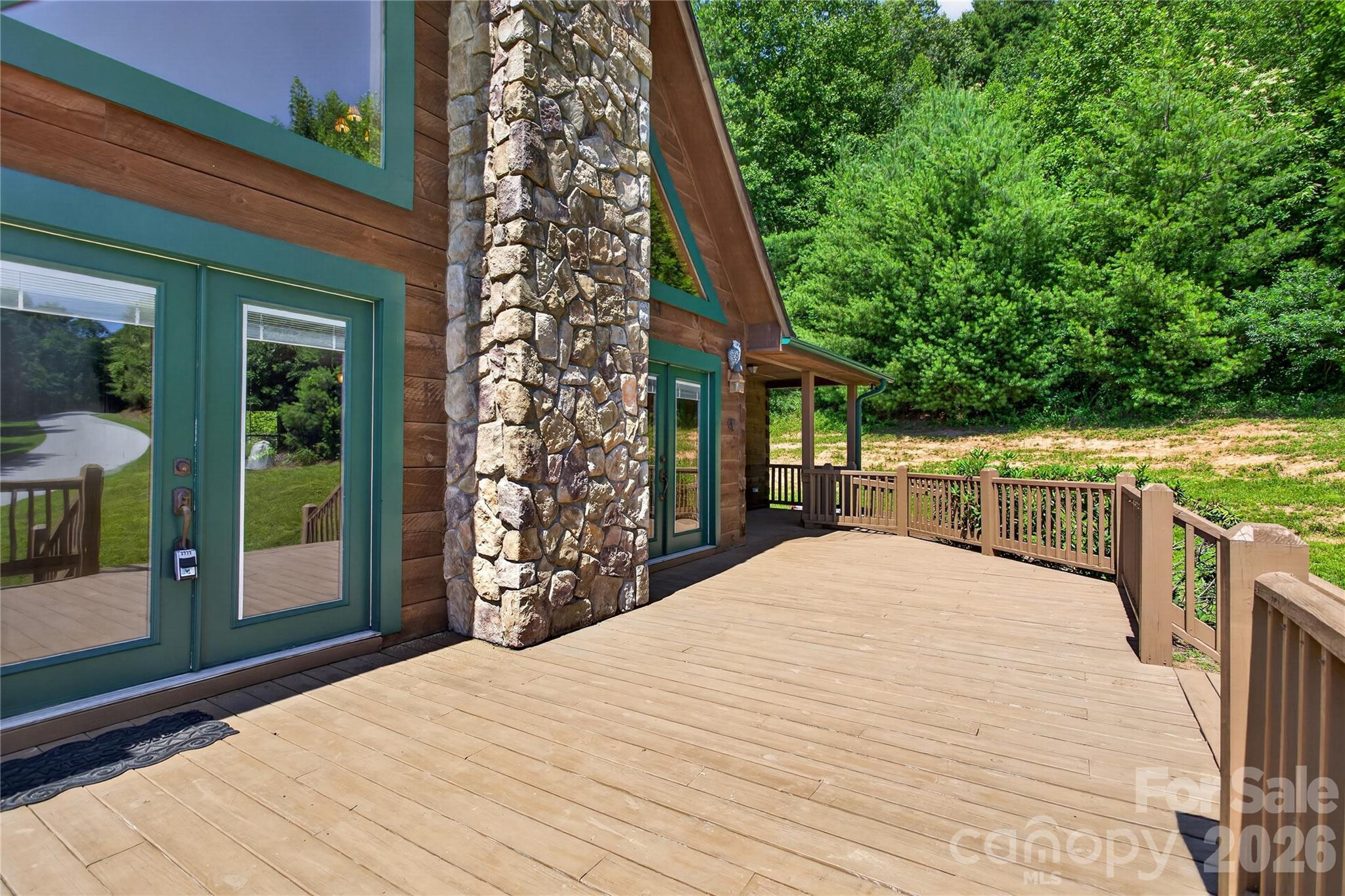 335 Whites Lake Boulevard — Saluda