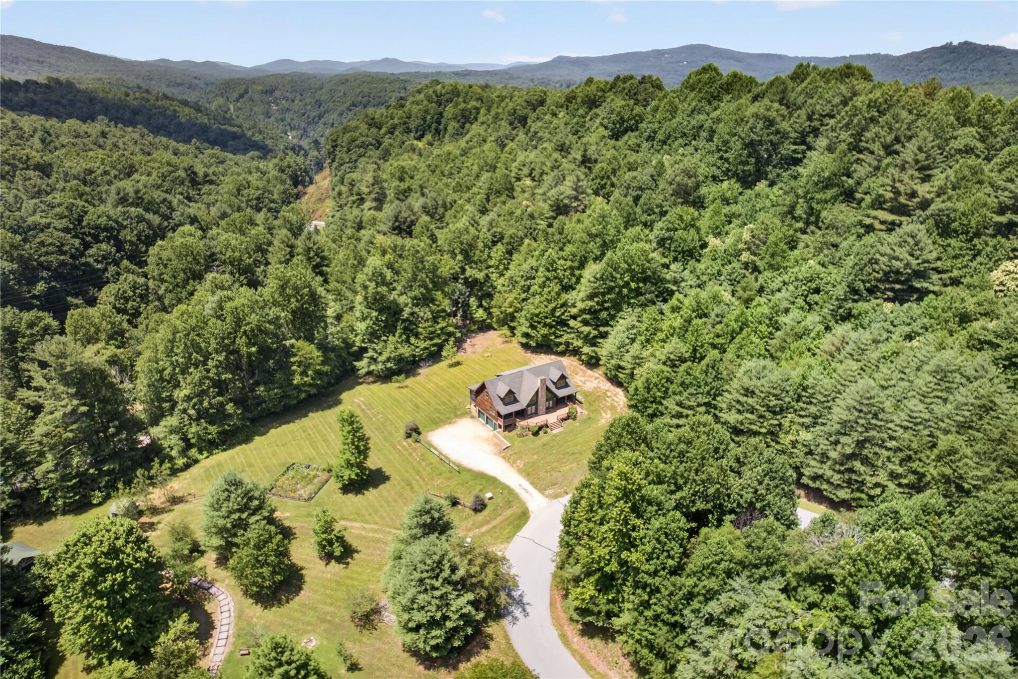 335 Whites Lake Boulevard — Saluda