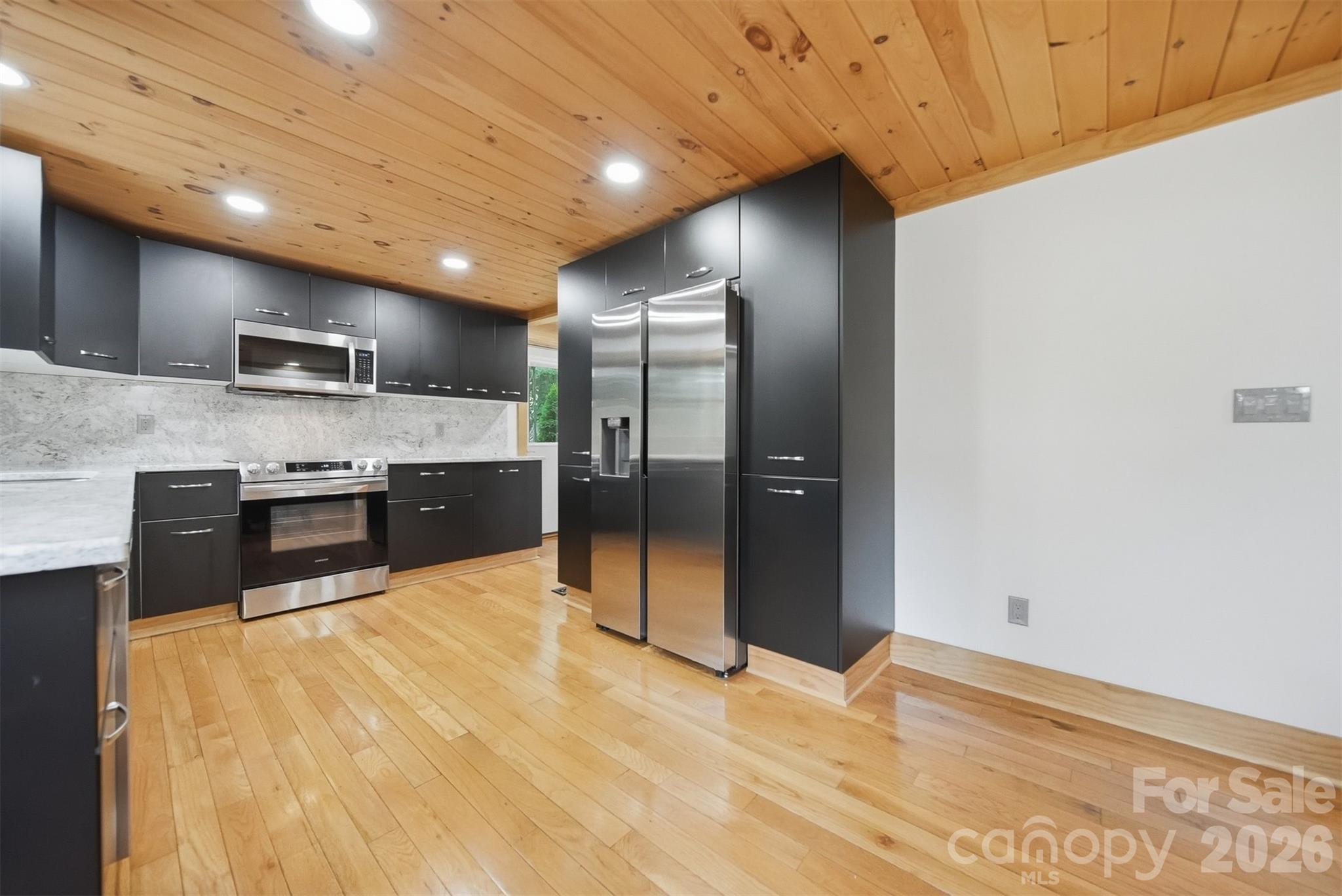 418 Arlington Circle NW — Lenoir