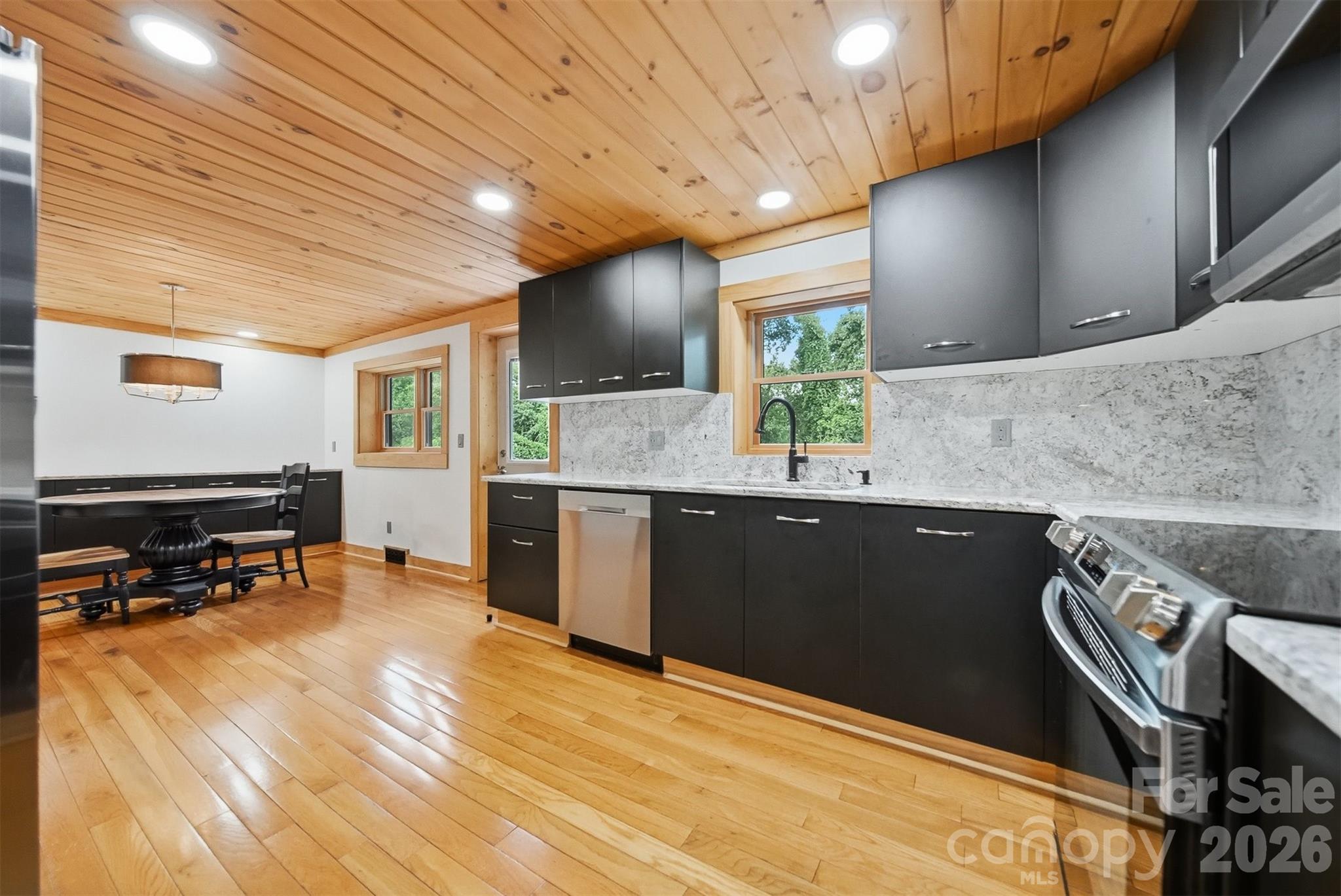 418 Arlington Circle NW — Lenoir