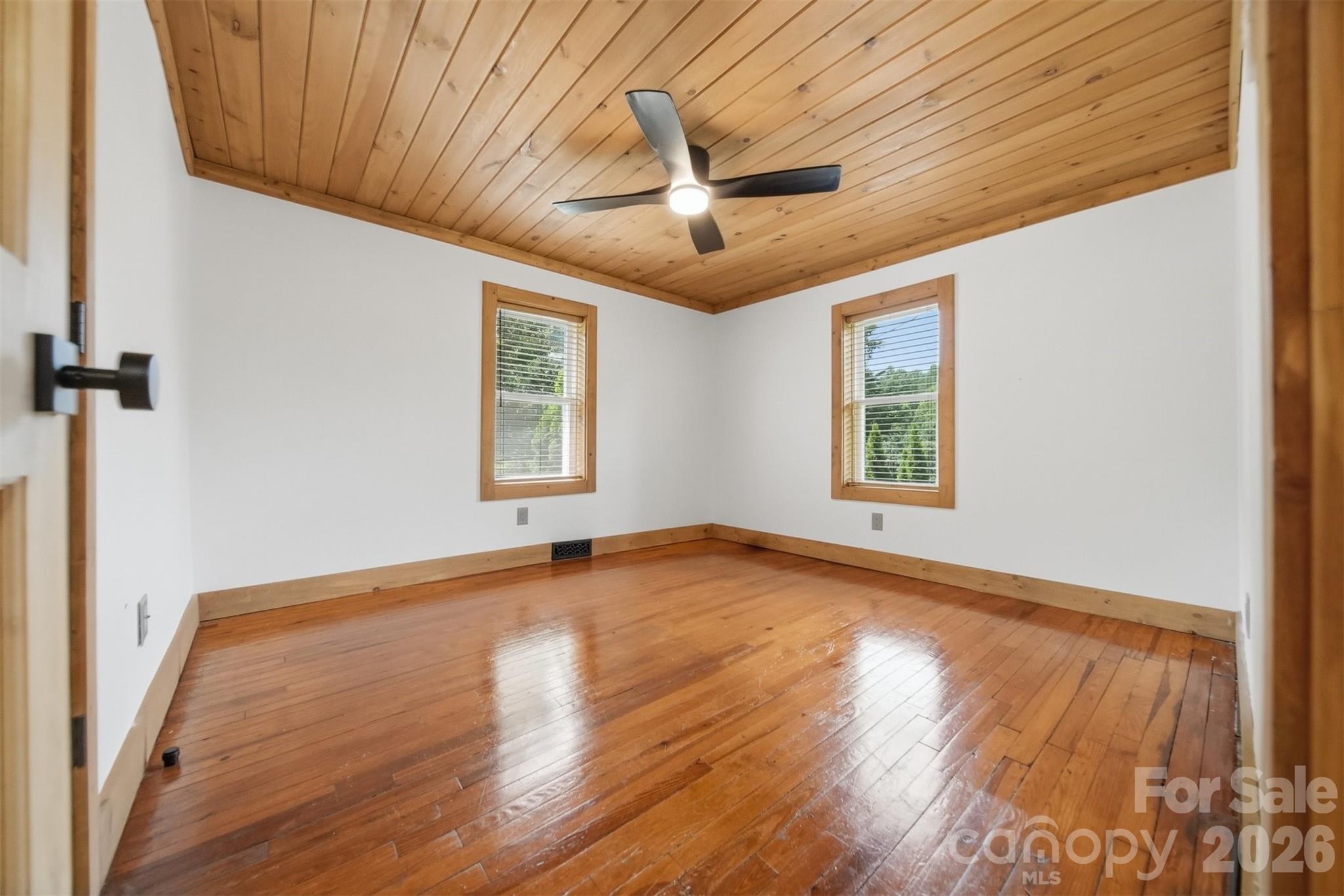 418 Arlington Circle NW — Lenoir