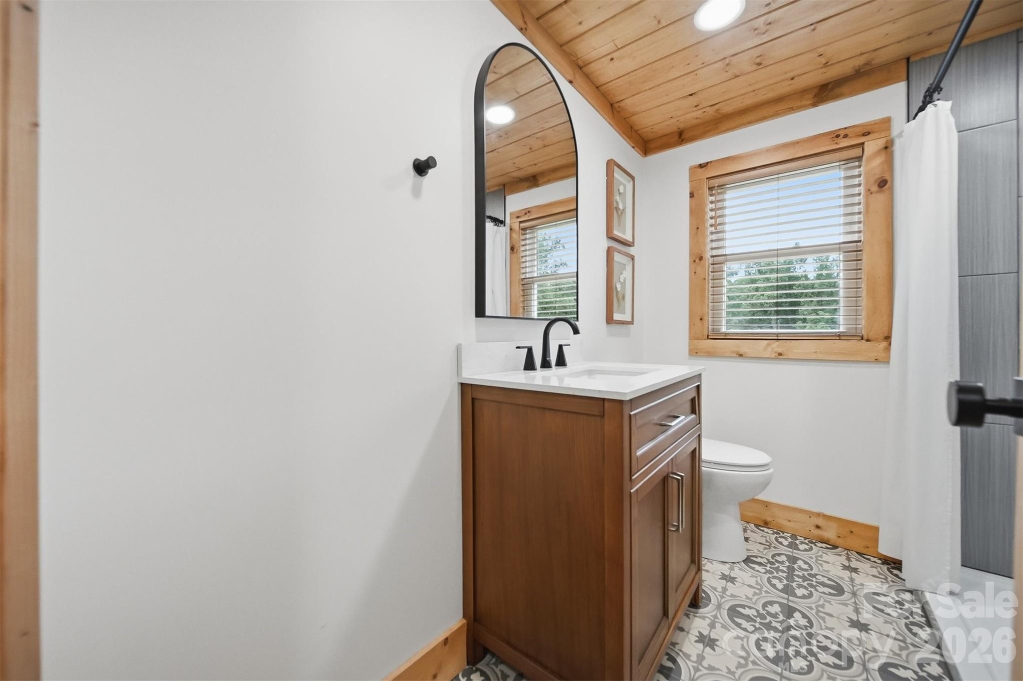 418 Arlington Circle NW — Lenoir