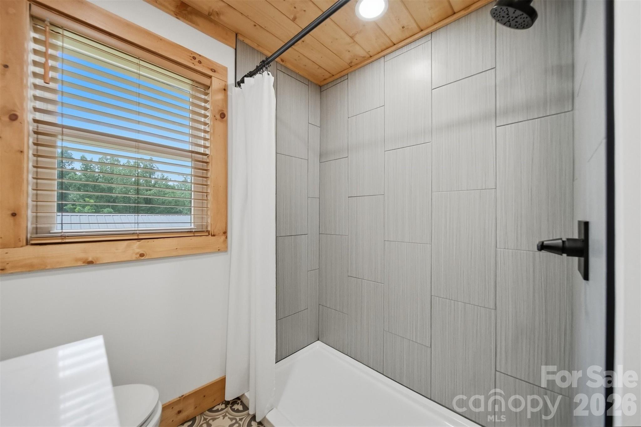 418 Arlington Circle NW — Lenoir
