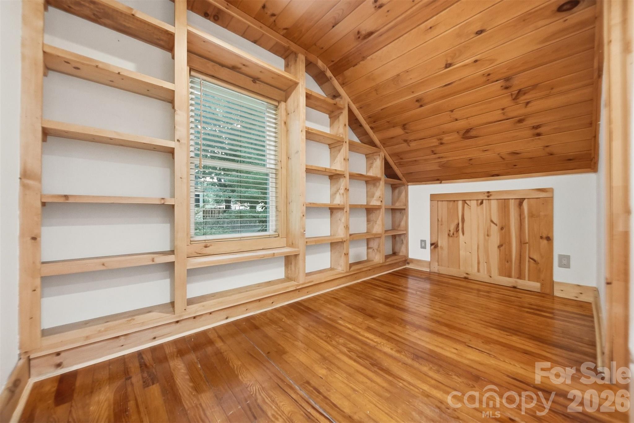 418 Arlington Circle NW — Lenoir