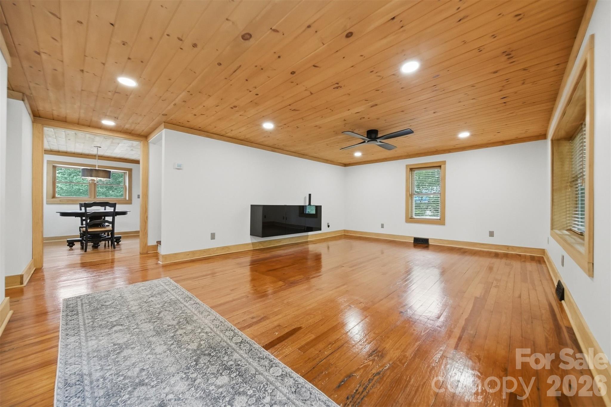 418 Arlington Circle NW — Lenoir