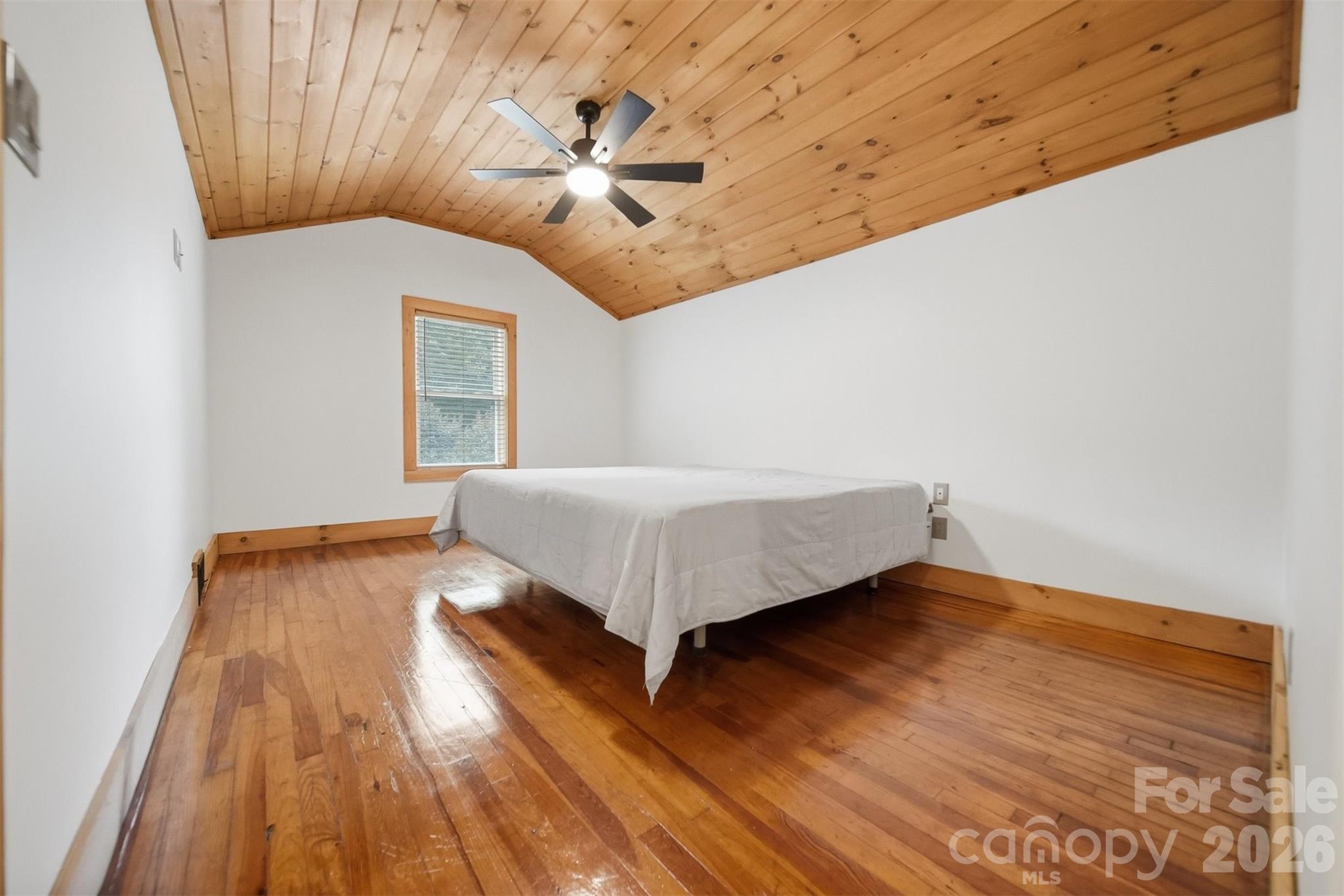418 Arlington Circle NW — Lenoir