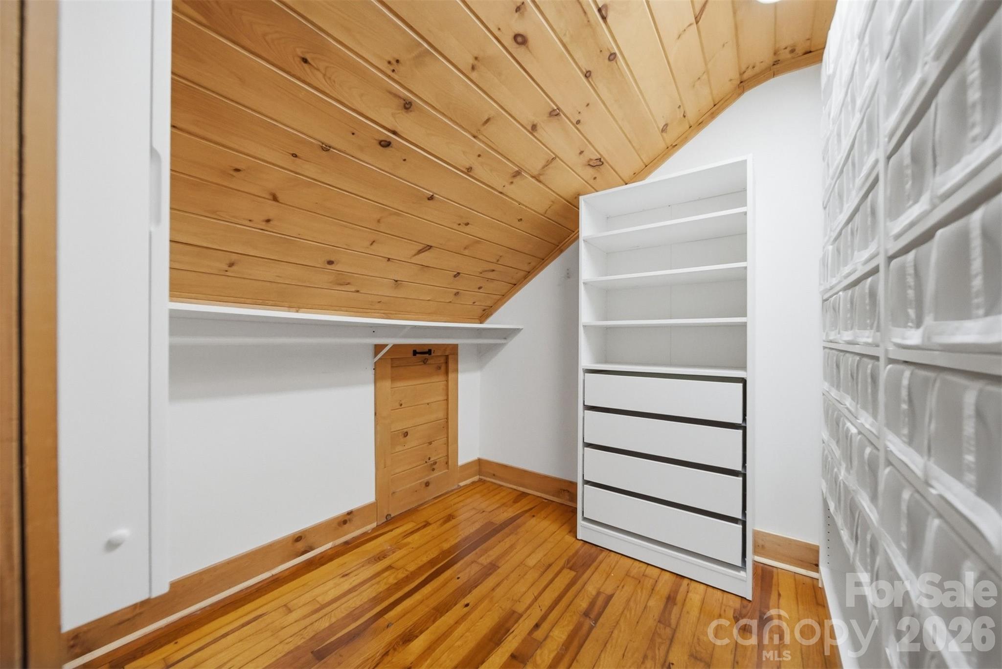418 Arlington Circle NW — Lenoir