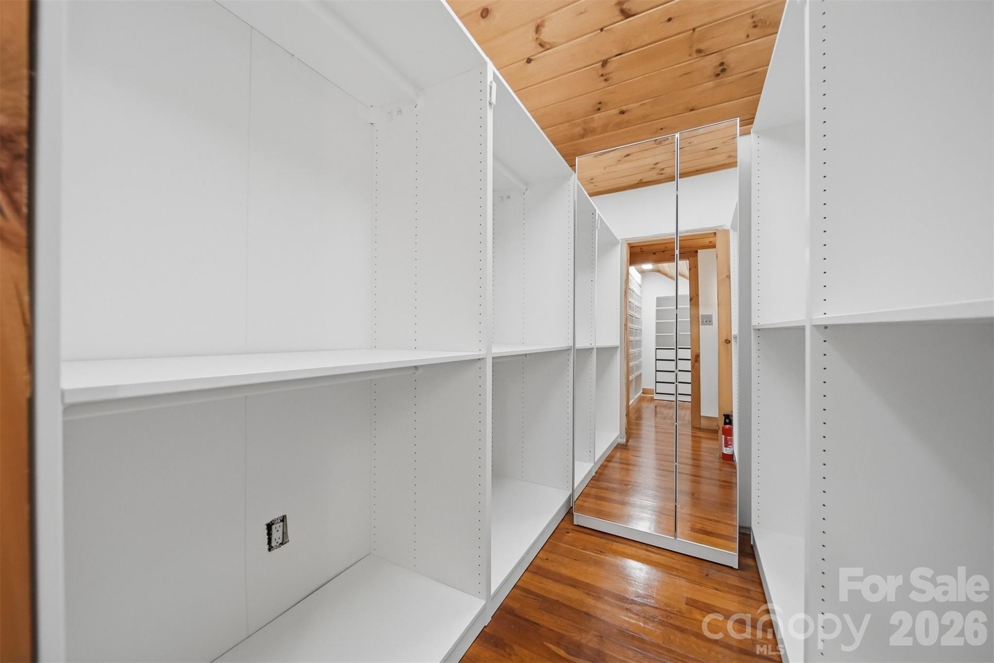 418 Arlington Circle NW — Lenoir