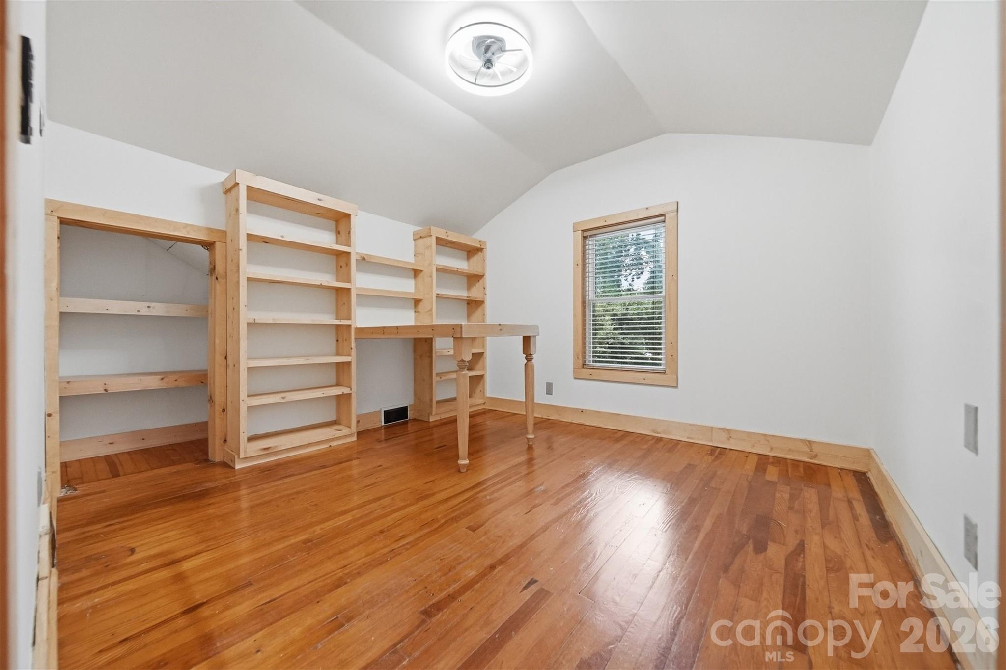 418 Arlington Circle NW — Lenoir