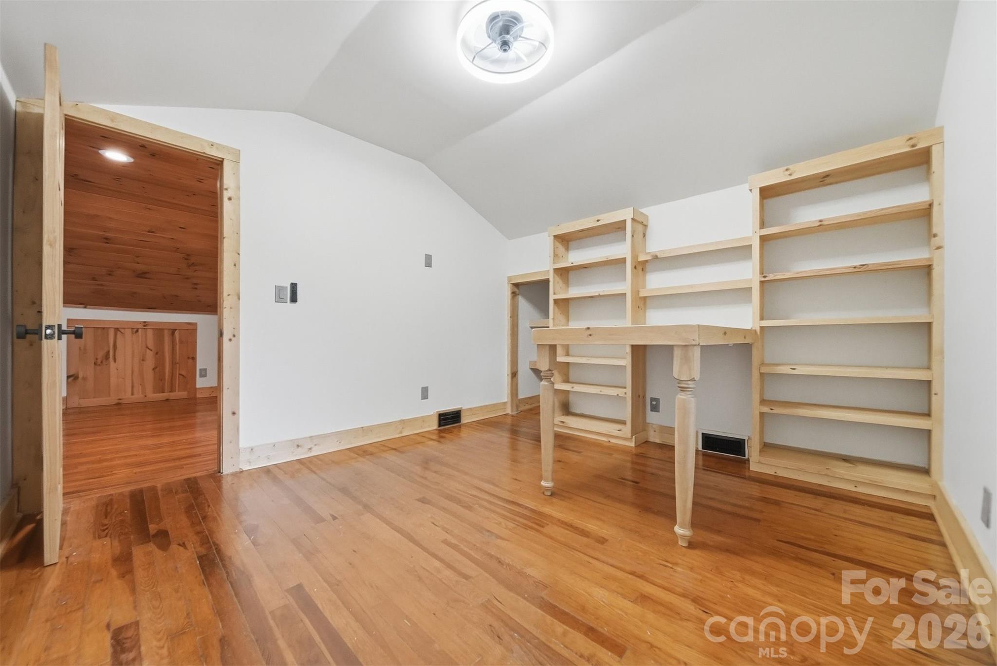 418 Arlington Circle NW — Lenoir