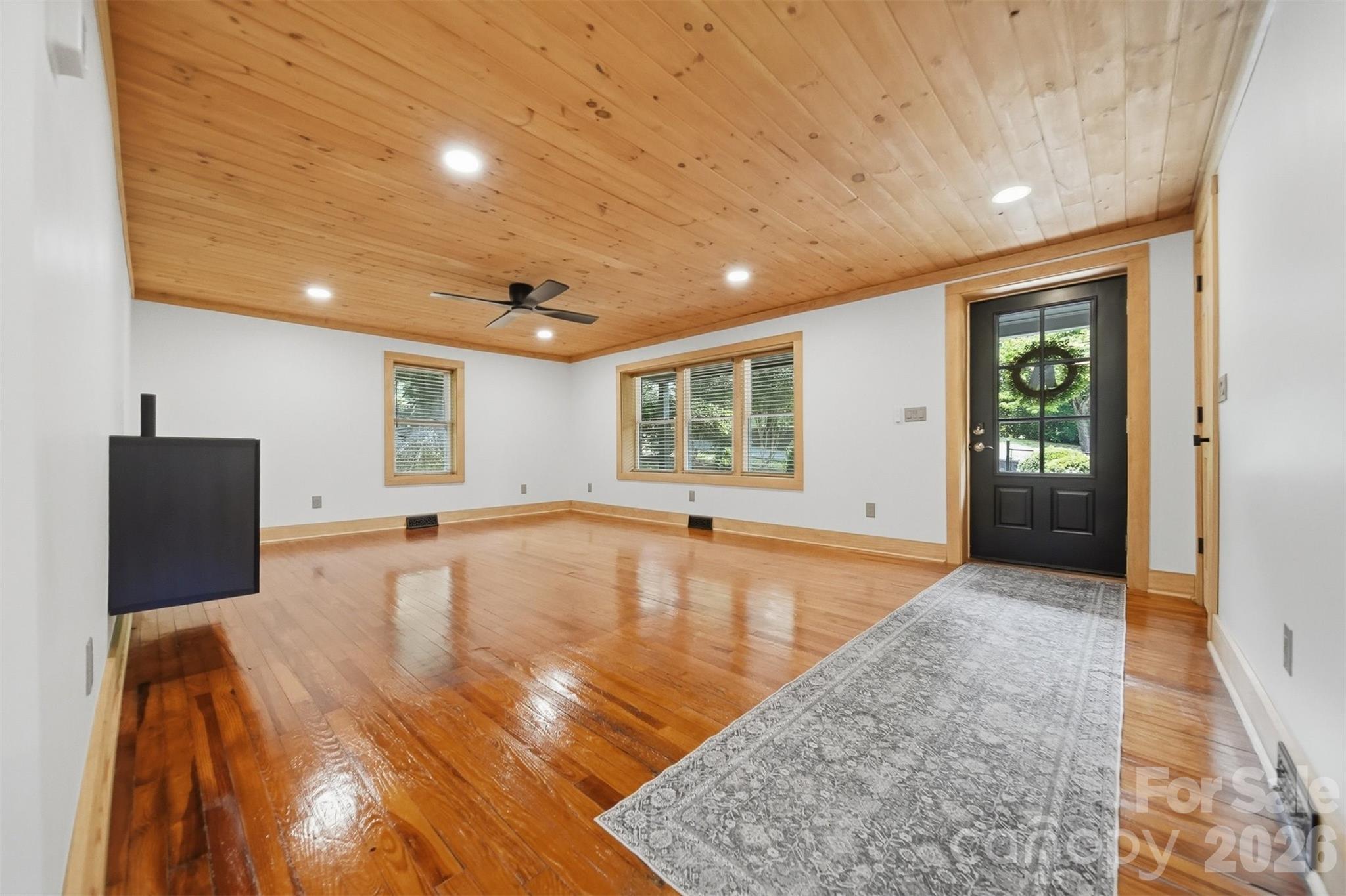 418 Arlington Circle NW — Lenoir