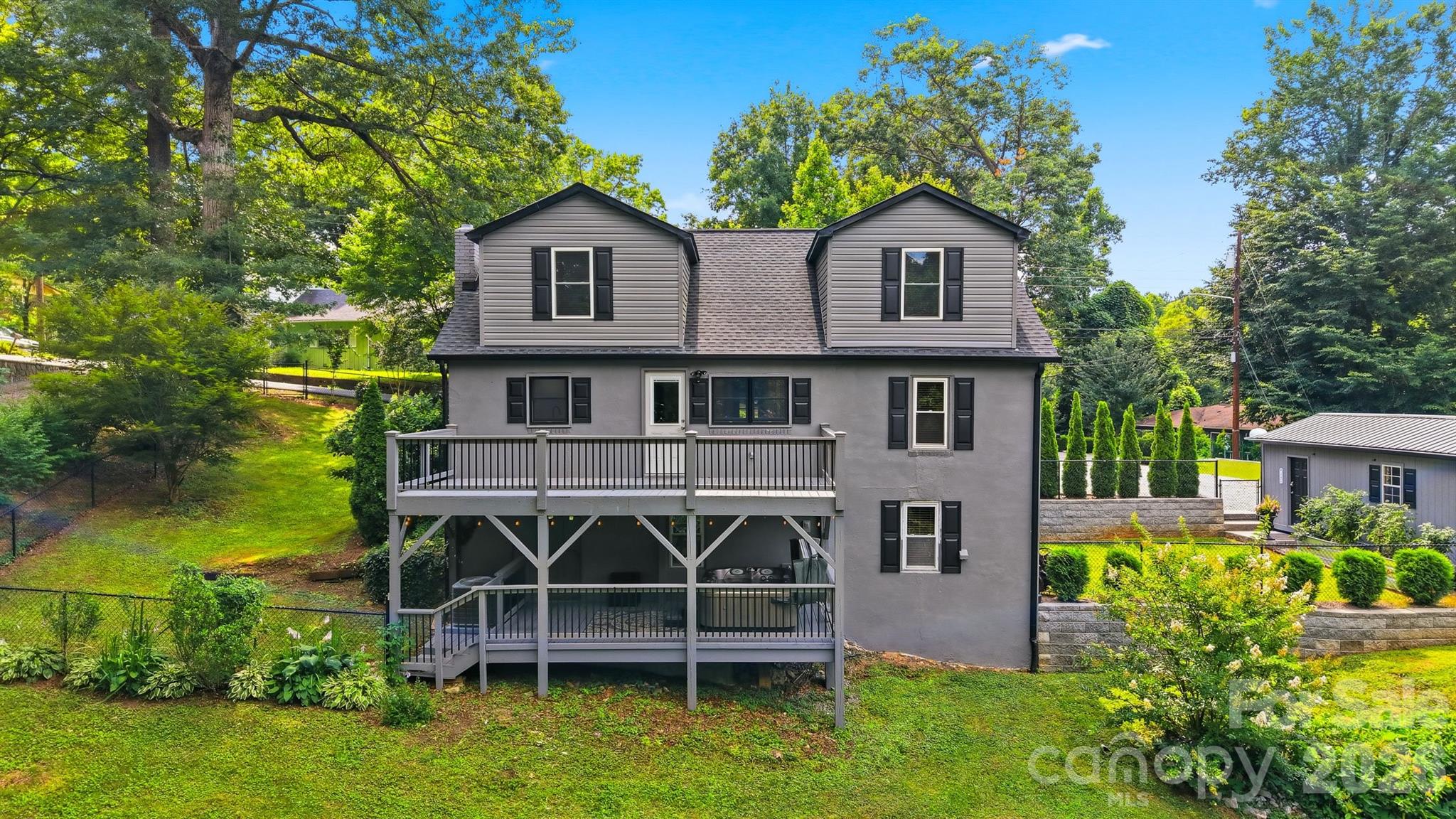 418 Arlington Circle NW — Lenoir