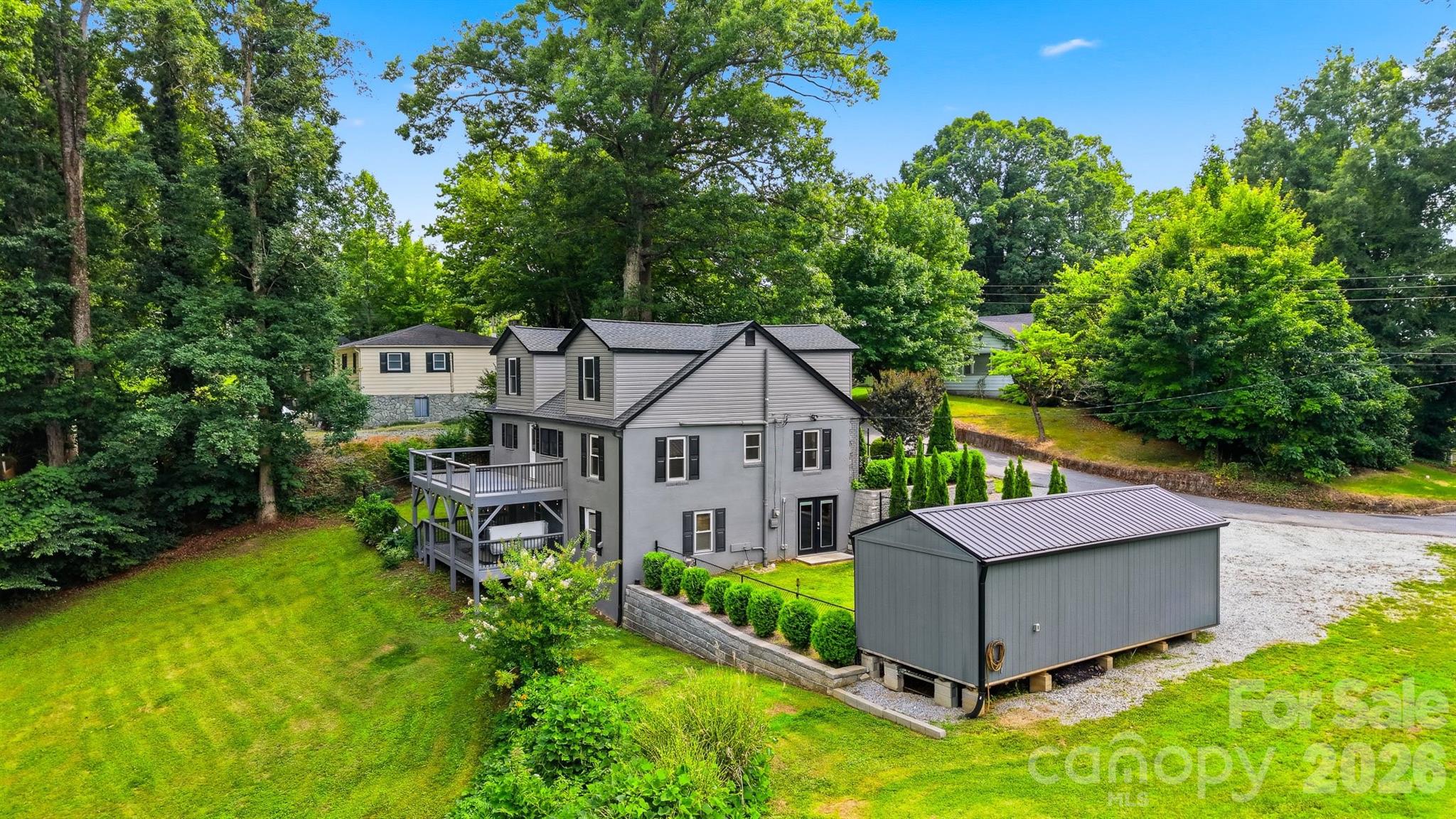 418 Arlington Circle NW — Lenoir